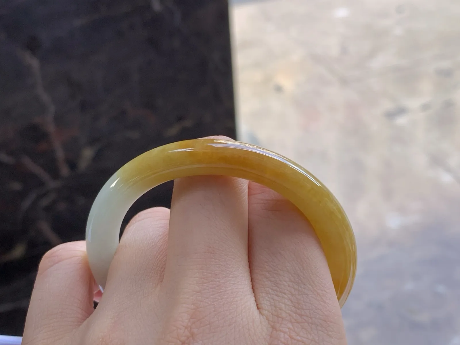 50-8.2

糯种黄翡手镯^_^ 细腻独特