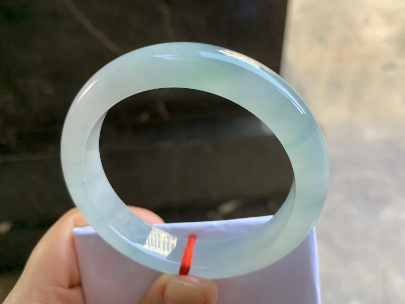 53-12.6-8.2mm
冰种飘花手镯 水润光泽 清爽