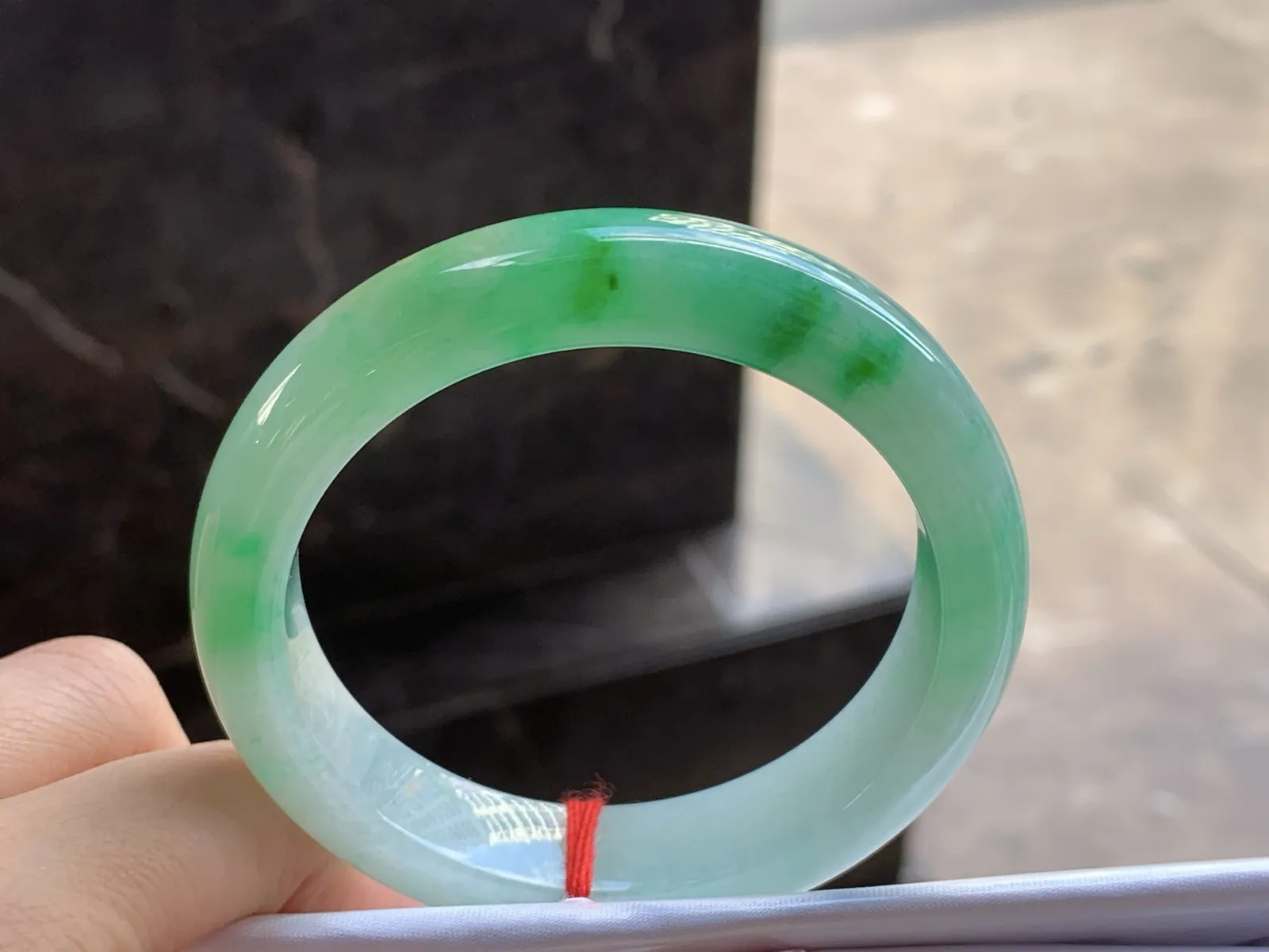 53-12.4-8.4

黄加绿手镯^_^ 颜色漂亮独特