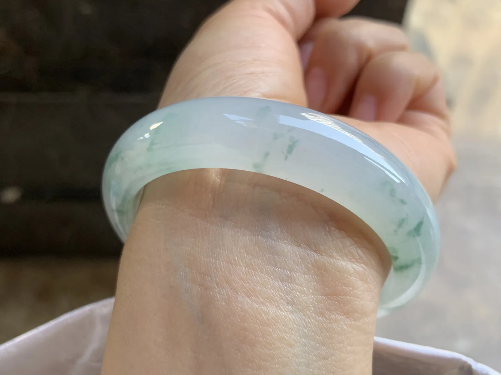 53-13-8.2mm
冰种飘花手镯 水润光泽 清爽