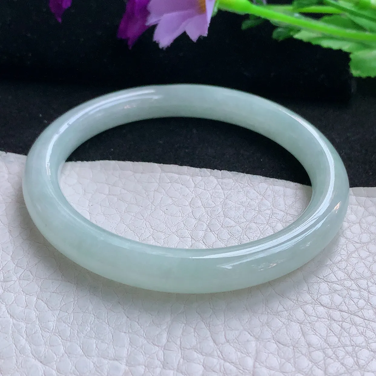 z自然光58*8.8*8.4美人镯 缅甸翡翠A货玉手镯浅绿水润圆条叮当镯