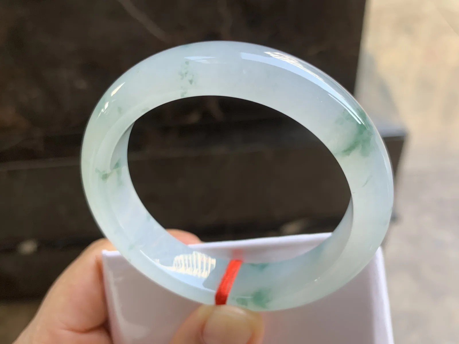 53-13-8.2mm
冰种飘花手镯 水润光泽 清爽