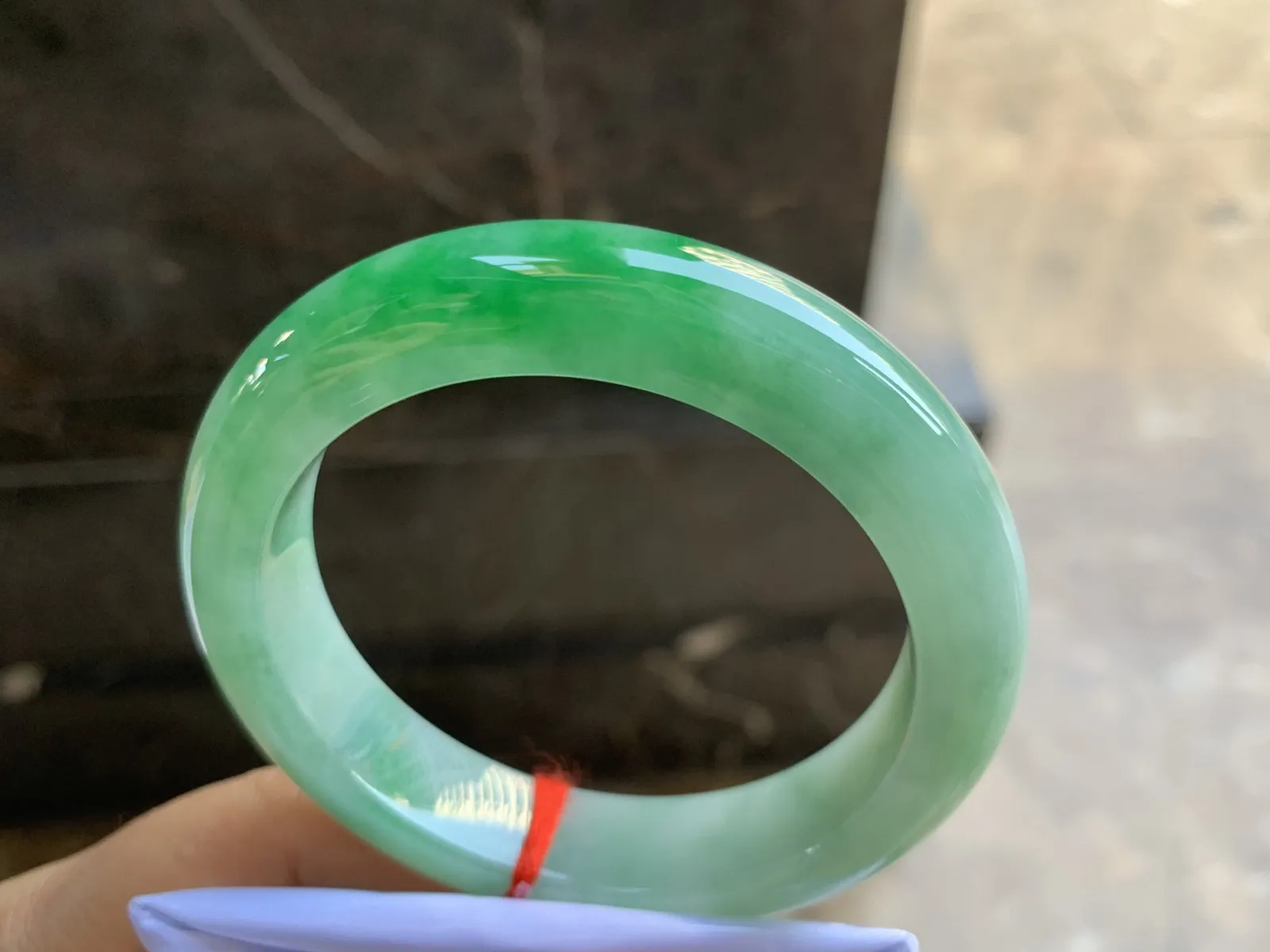 55-12.9-9.5mm
带色手镯 底子细腻 颜色漂亮