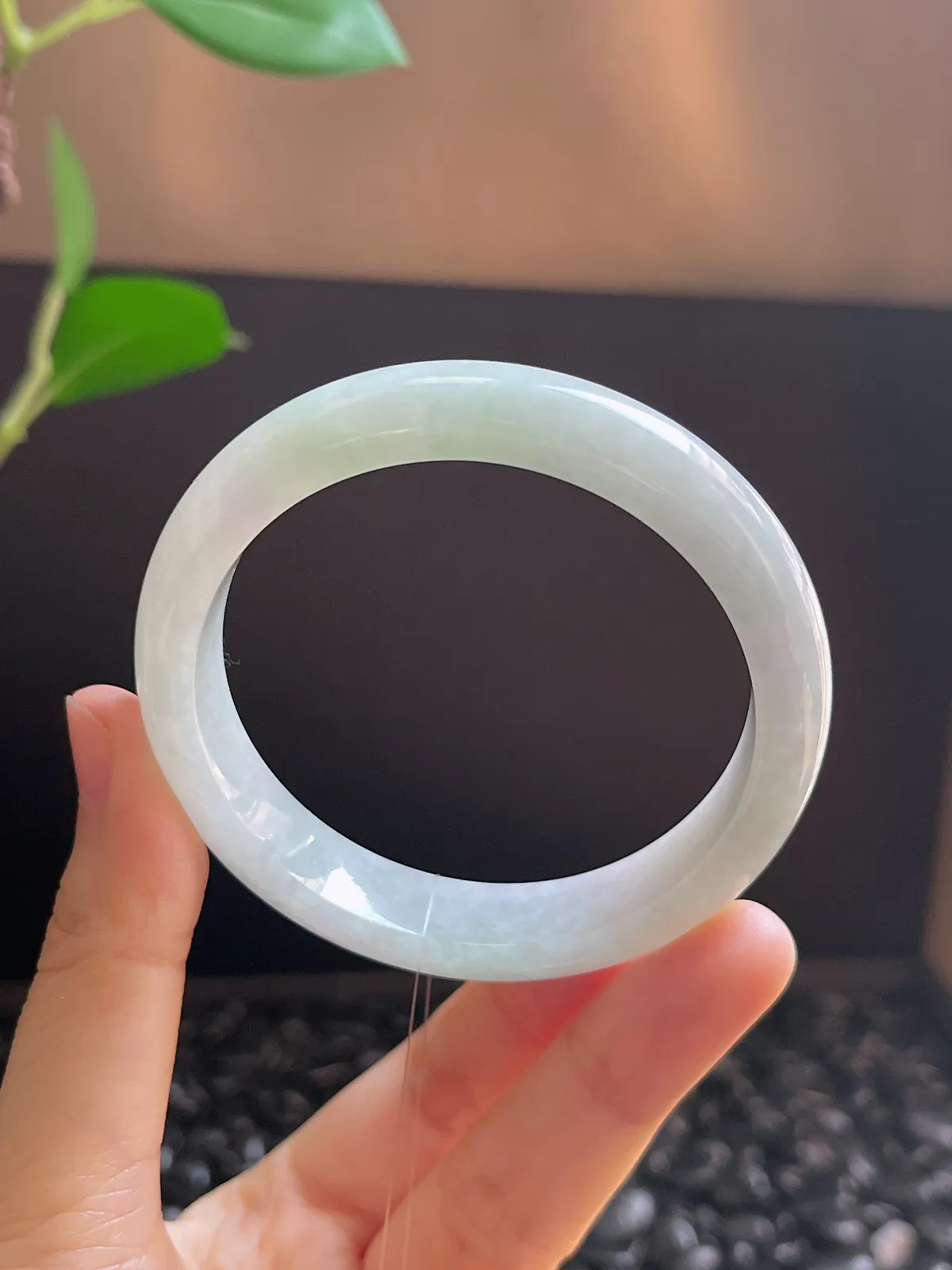 正圈53.4圈口，翡翠糯化种淡绿色手镯