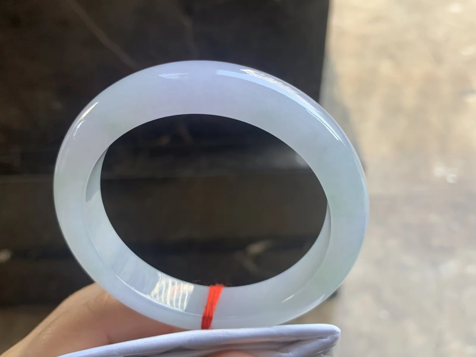 57.5-11.8-9mm
春色手镯 底子细腻 水润 颜色漂亮