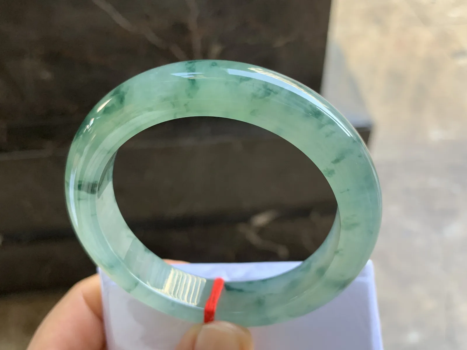 55-12-9mm
冰种飘花手镯 冰透莹润 花色漂亮