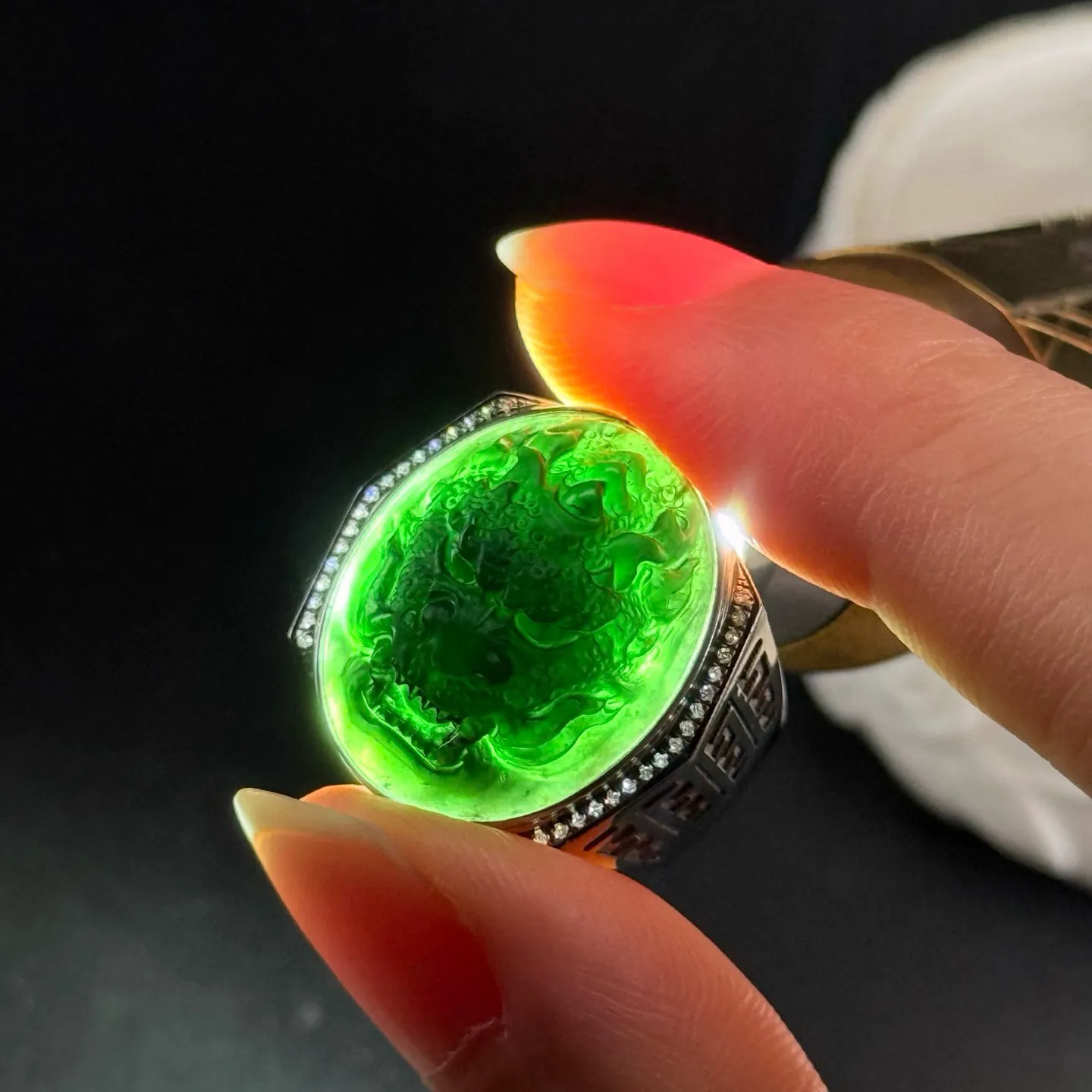 精品18k墨翠龙头男戒 种好色正 黑度极好 打灯通透 油性十足 尺寸20.1