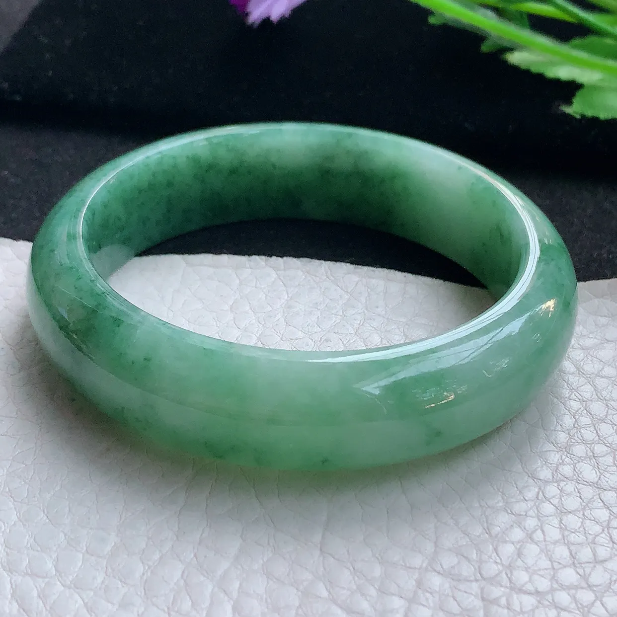 hy自然光57*15.6*8.3平安镯 缅甸翡翠A货玉手镯辣绿胶感 宽边玉手环