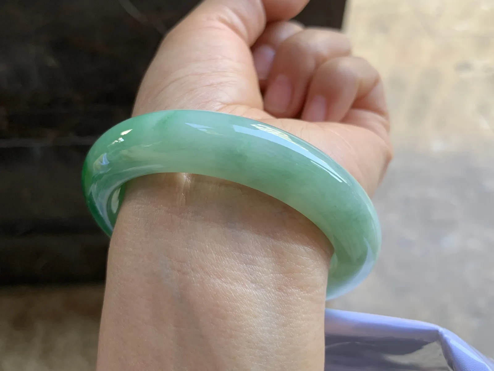 55-12.9-9.5mm
带色手镯 底子细腻 颜色漂亮