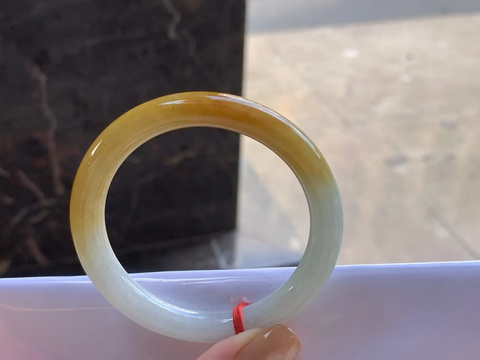 50-8.2

糯种黄翡手镯^_^ 细腻独特