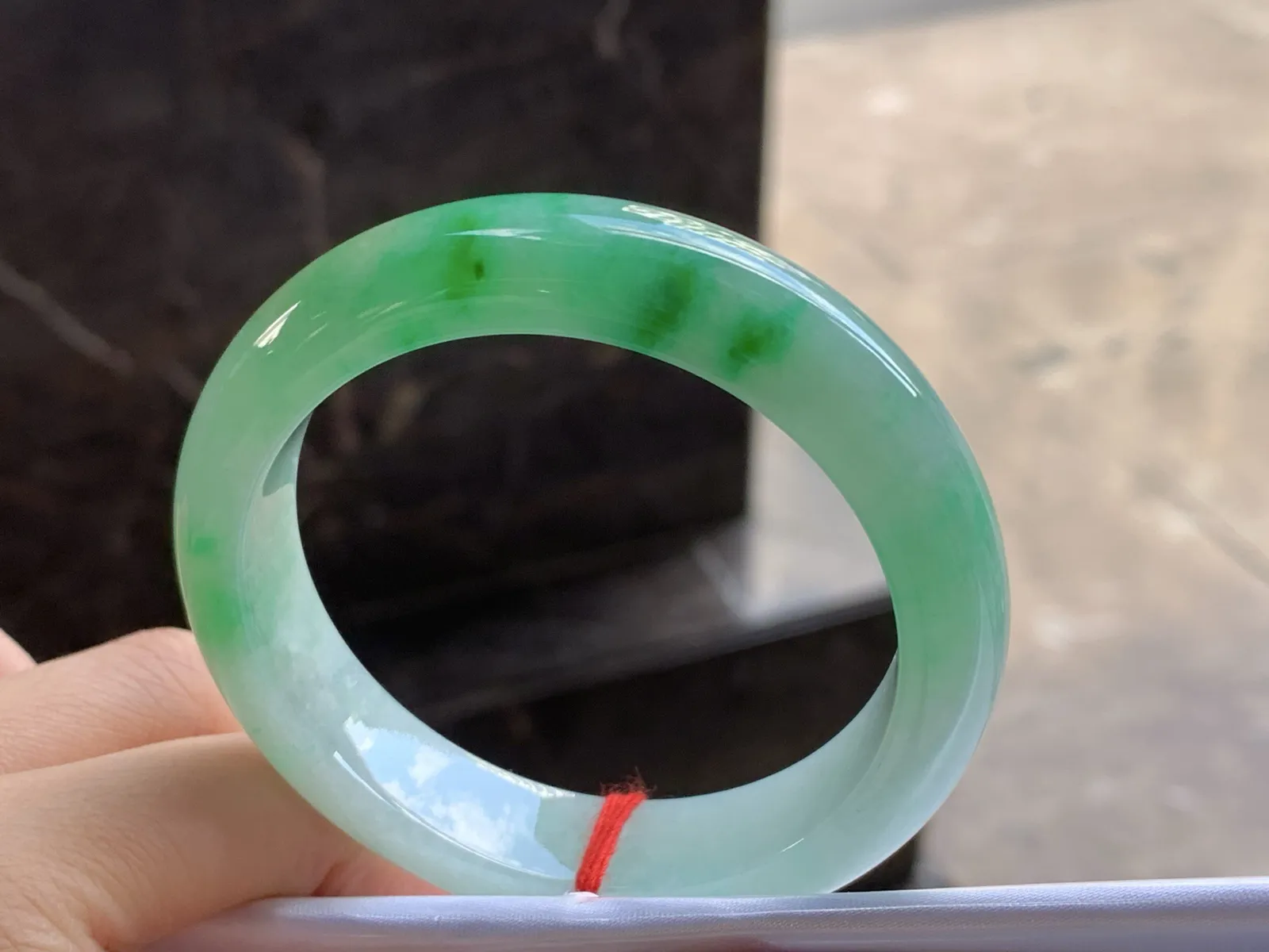 53-12.4-8.4

黄加绿手镯^_^ 颜色漂亮独特