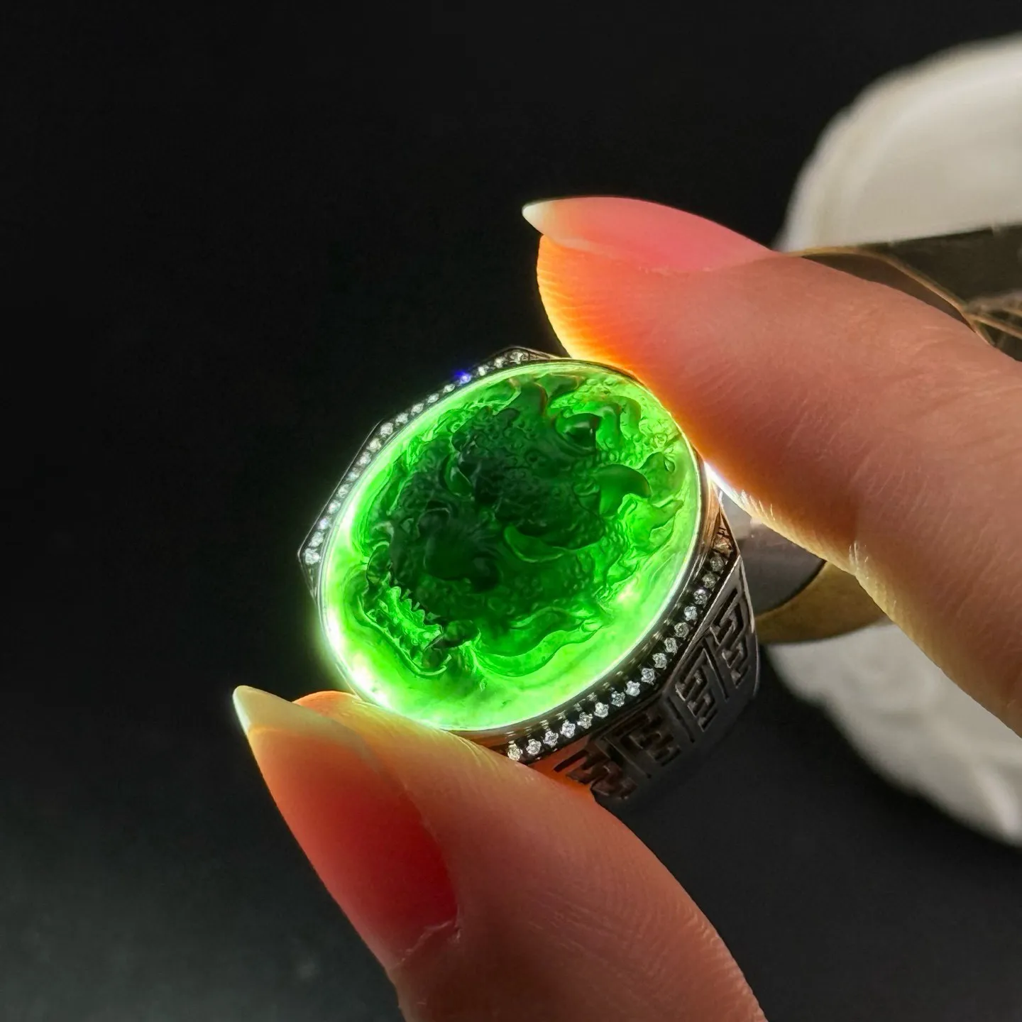 精品18k墨翠龙头男戒 种好色正 黑度极好 打灯通透 油性十足 尺寸20.1