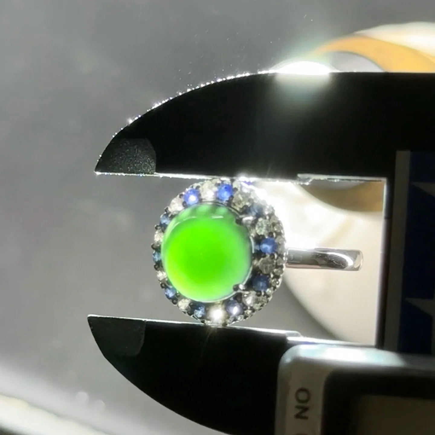 精品18k墨翠蛋面女戒 种好色正黑度极好 打灯通透 油性十足 尺寸13.5