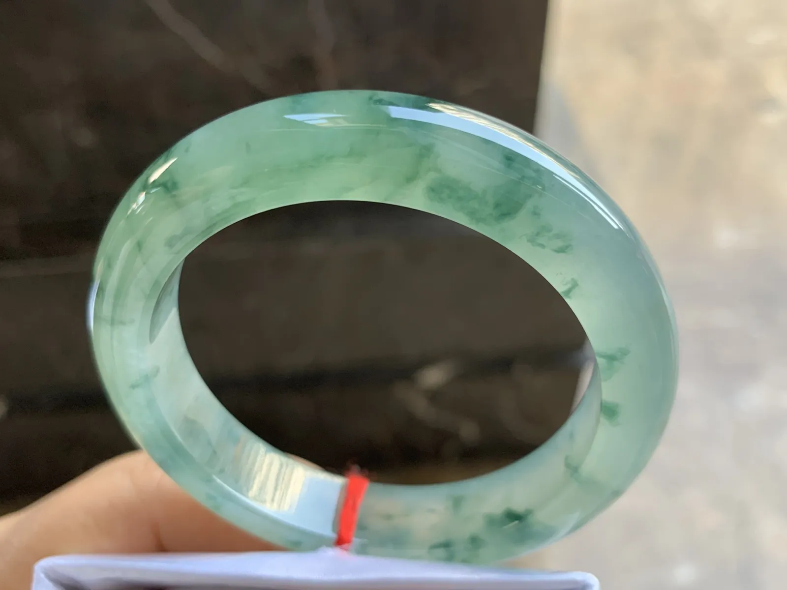 55-12-9mm
冰种飘花手镯 冰透莹润 花色漂亮