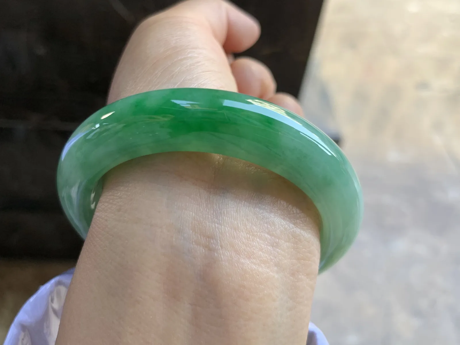 55-12.9-9.5mm
带色手镯 底子细腻 颜色漂亮