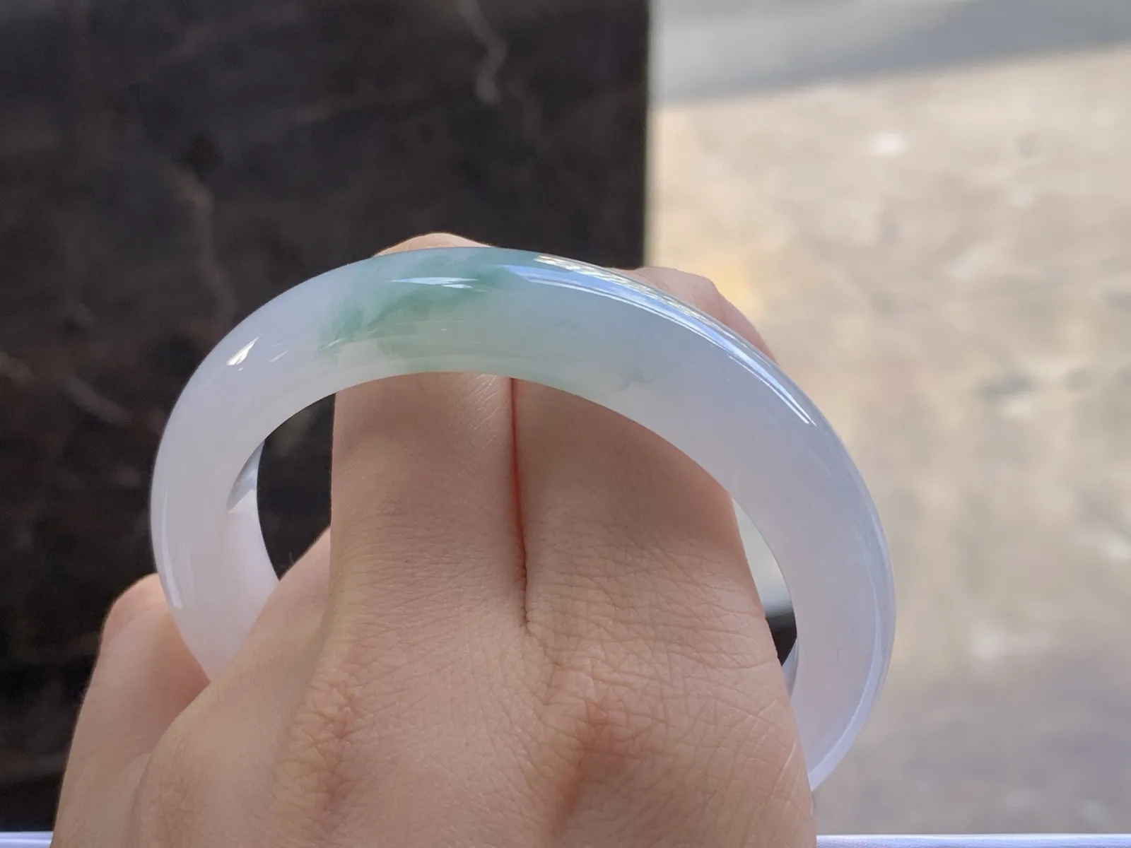 56.5-12.5-8.6

糯种飘花手镯^_^
种好水润