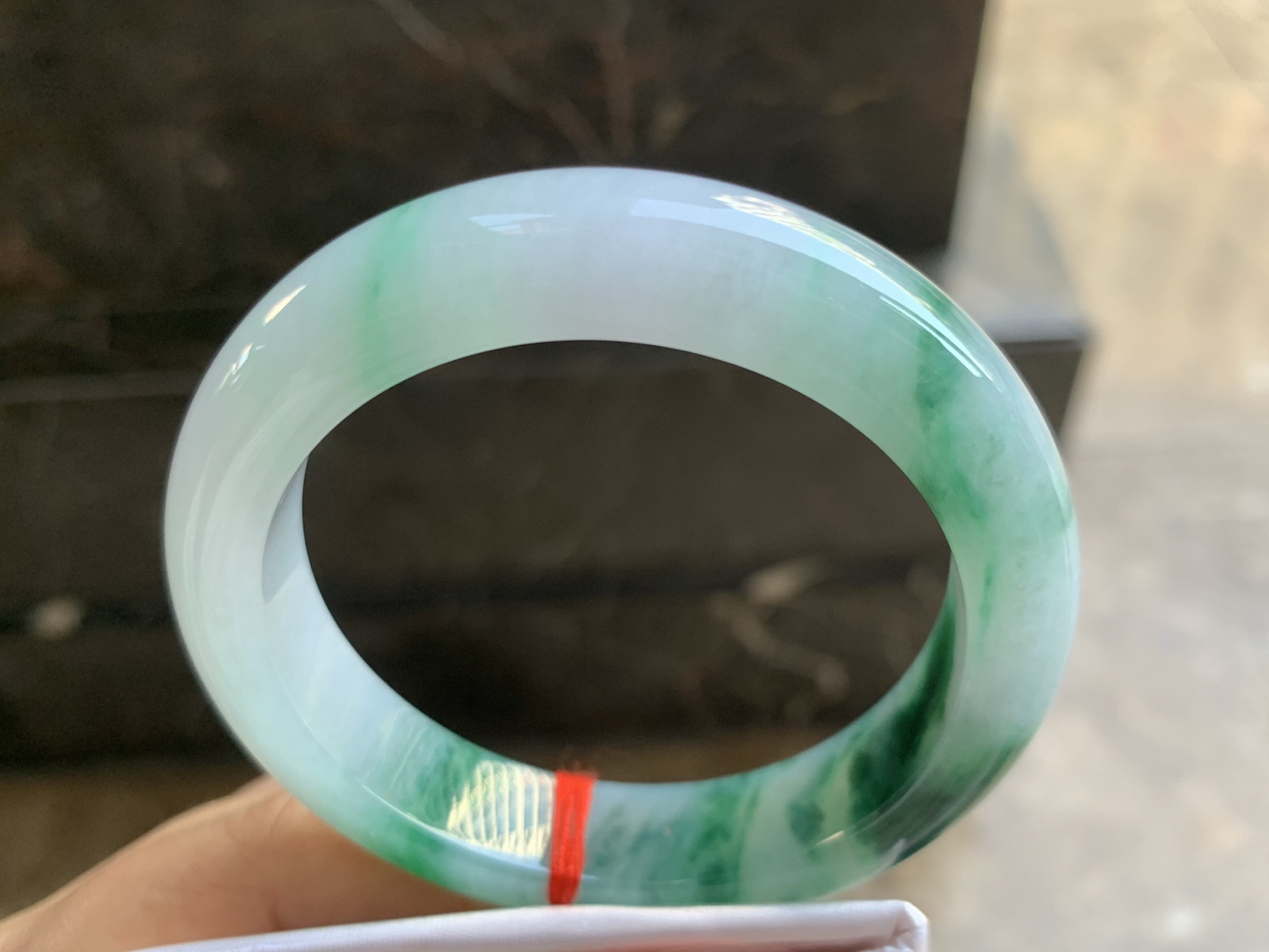 55-13.2-9.3mm
带色手镯 底子细腻 颜色漂亮 条形优秀