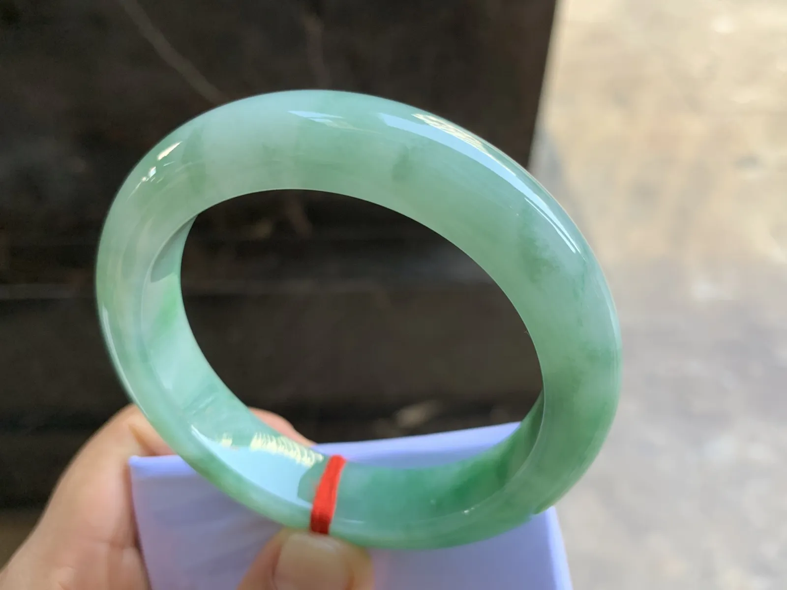 55-12.9-9.5mm
带色手镯 底子细腻 颜色漂亮