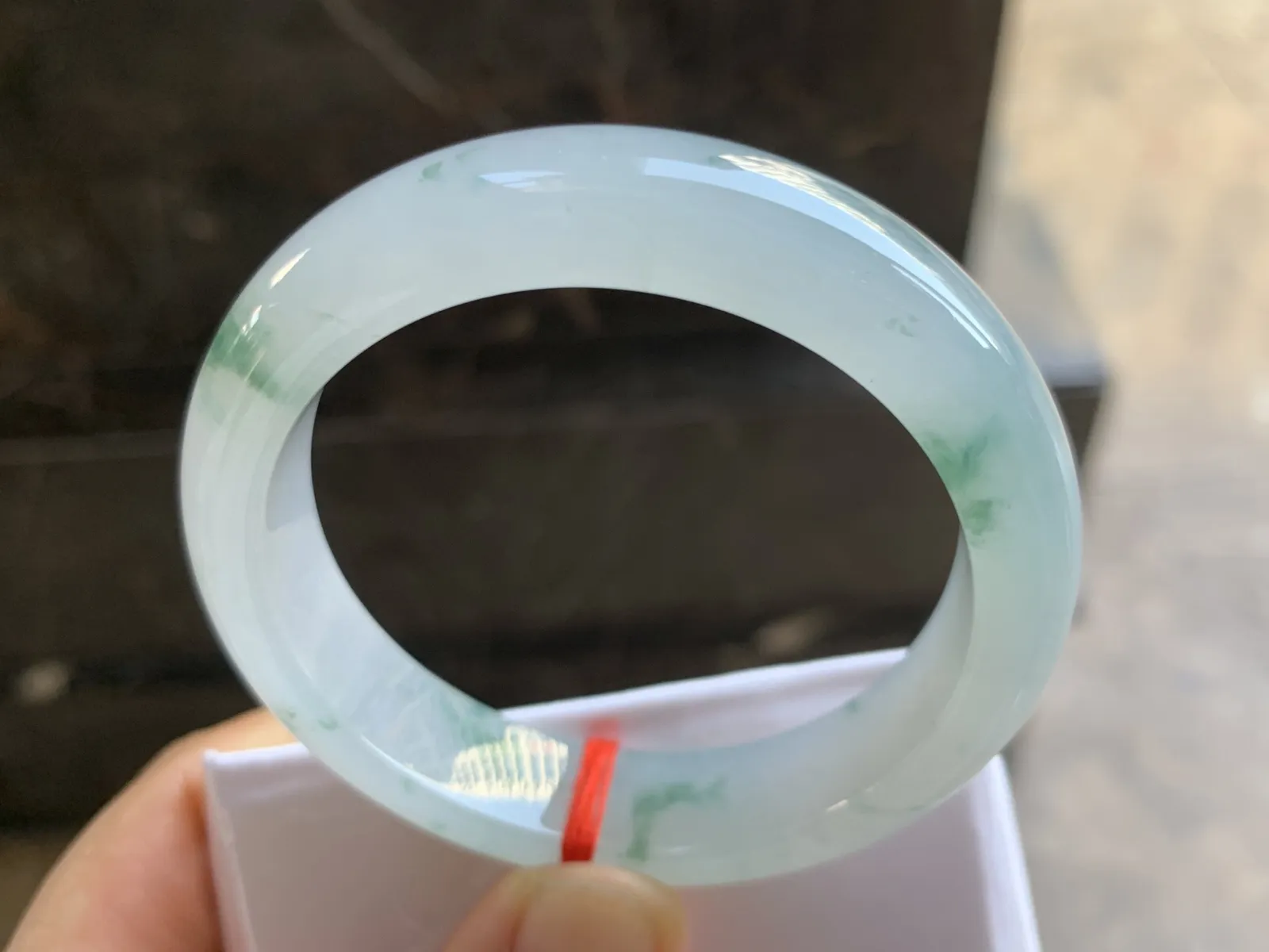 53-13-8.2mm
冰种飘花手镯 水润光泽 清爽