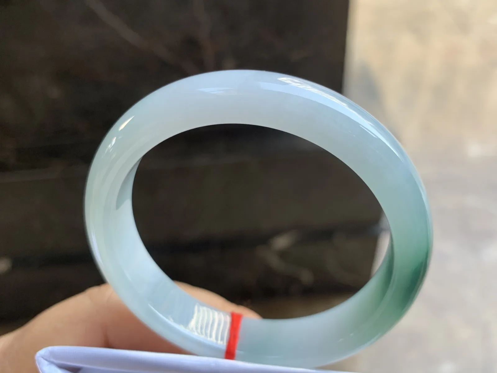 53-12-7.2mm
糯冰飘花手镯 底子细腻干净 清爽