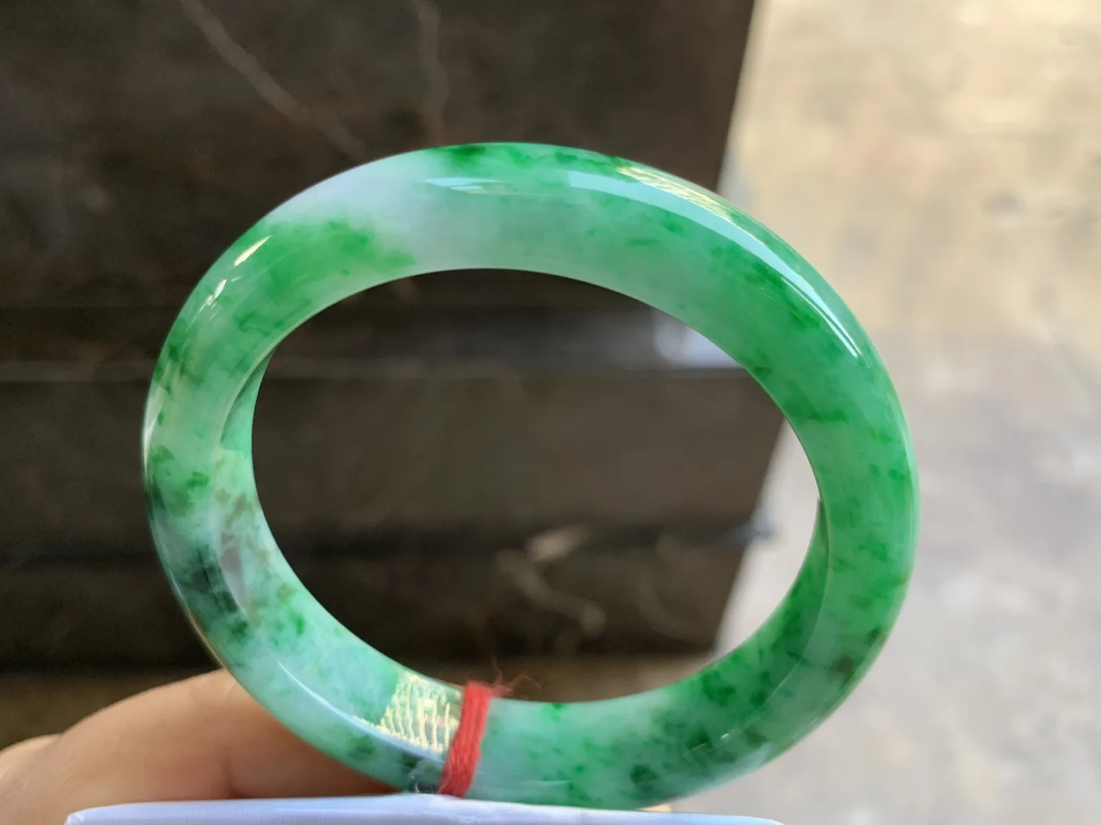 56-12.8-8.5mm
辣色手镯 颜色辣绿漂亮