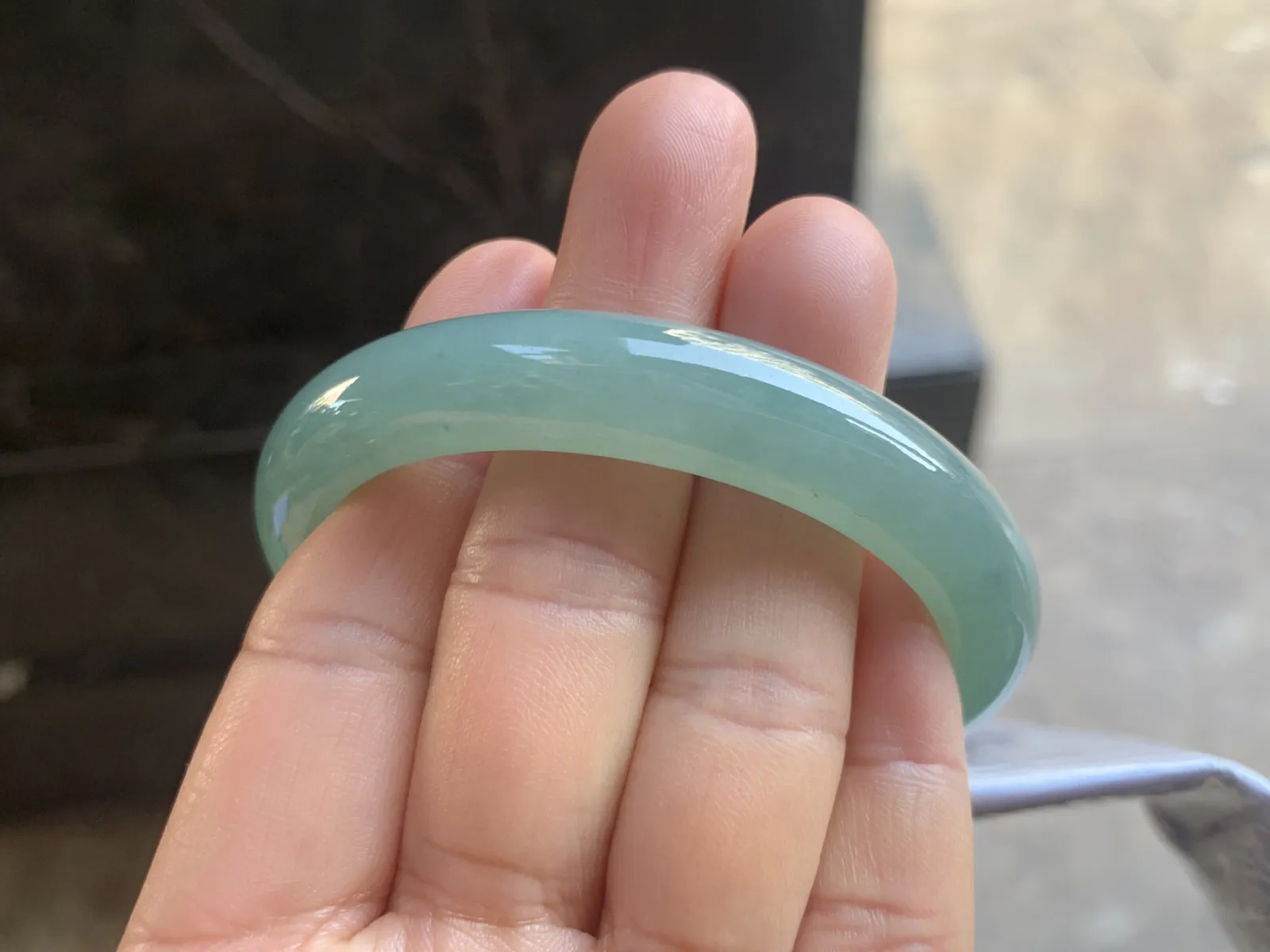 53-10.8-7.6mm
油青底贵妃手镯 底子细腻 水润 正圈51可带