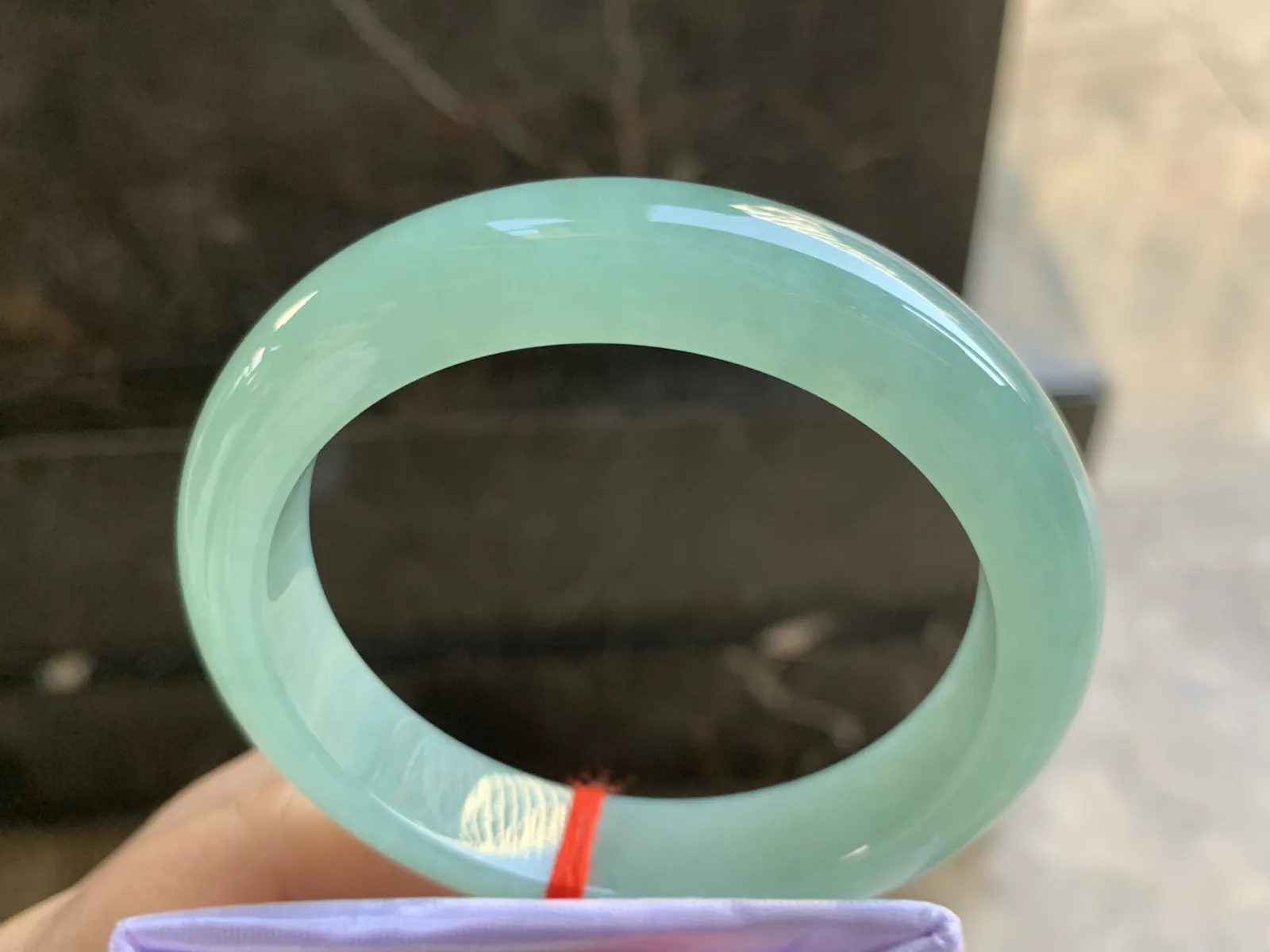 57-12.6-8.8mm
冰种晴水手镯 水润光泽 底色漂亮