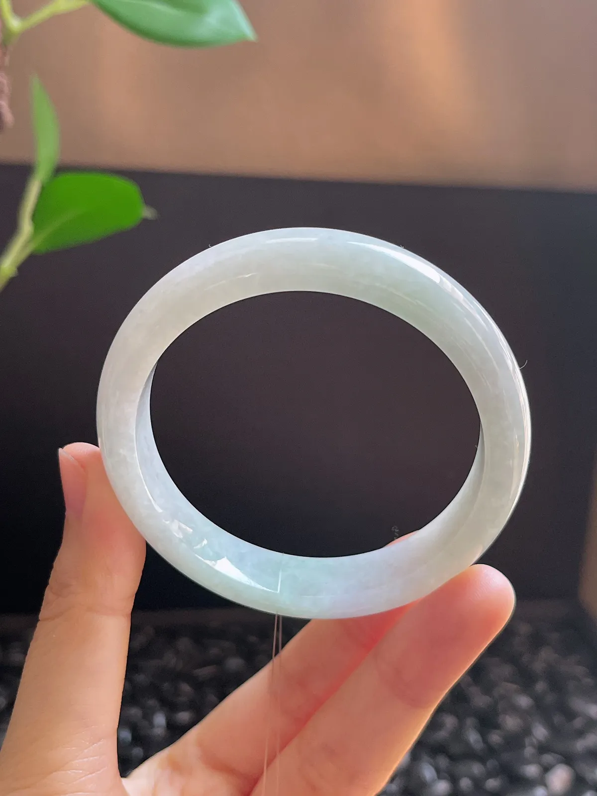 正圈53.4圈口，翡翠糯化种淡绿色手镯