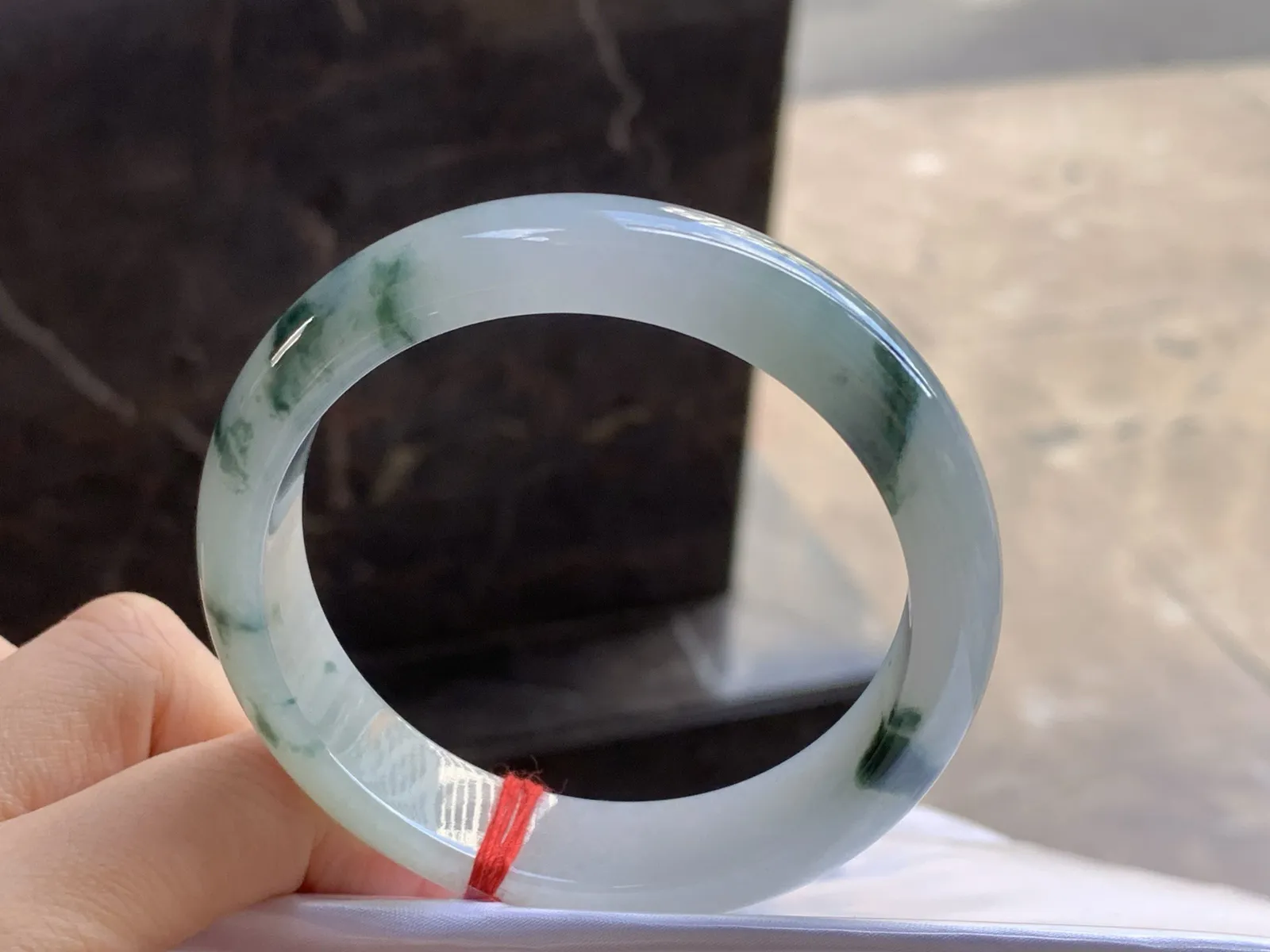 57.5-14.5-8.1

糯种飘花手镯^_^
细腻水润