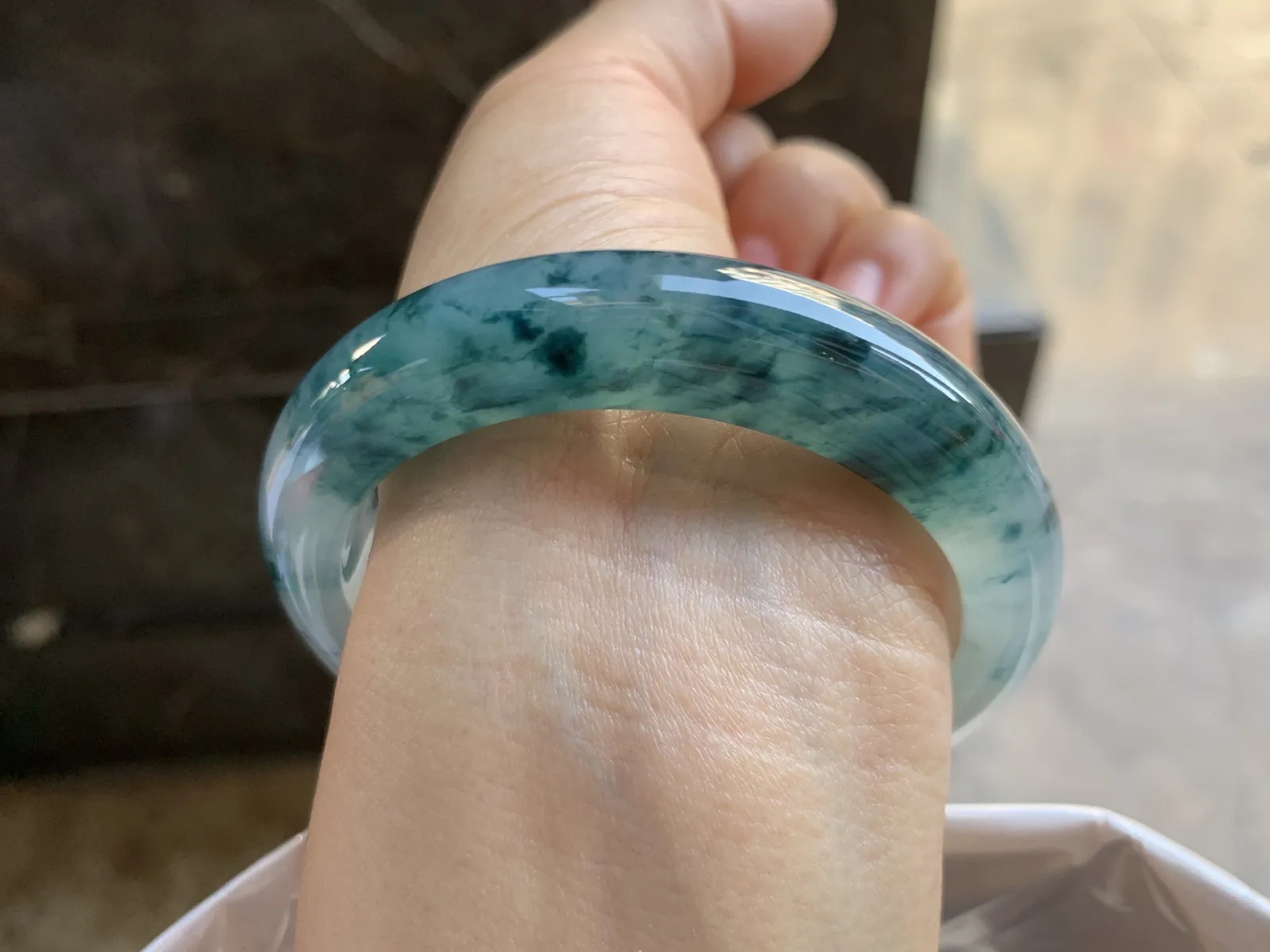 56-12.8-8.6mm
冰种蓝花手镯 水润光泽 花色漂亮