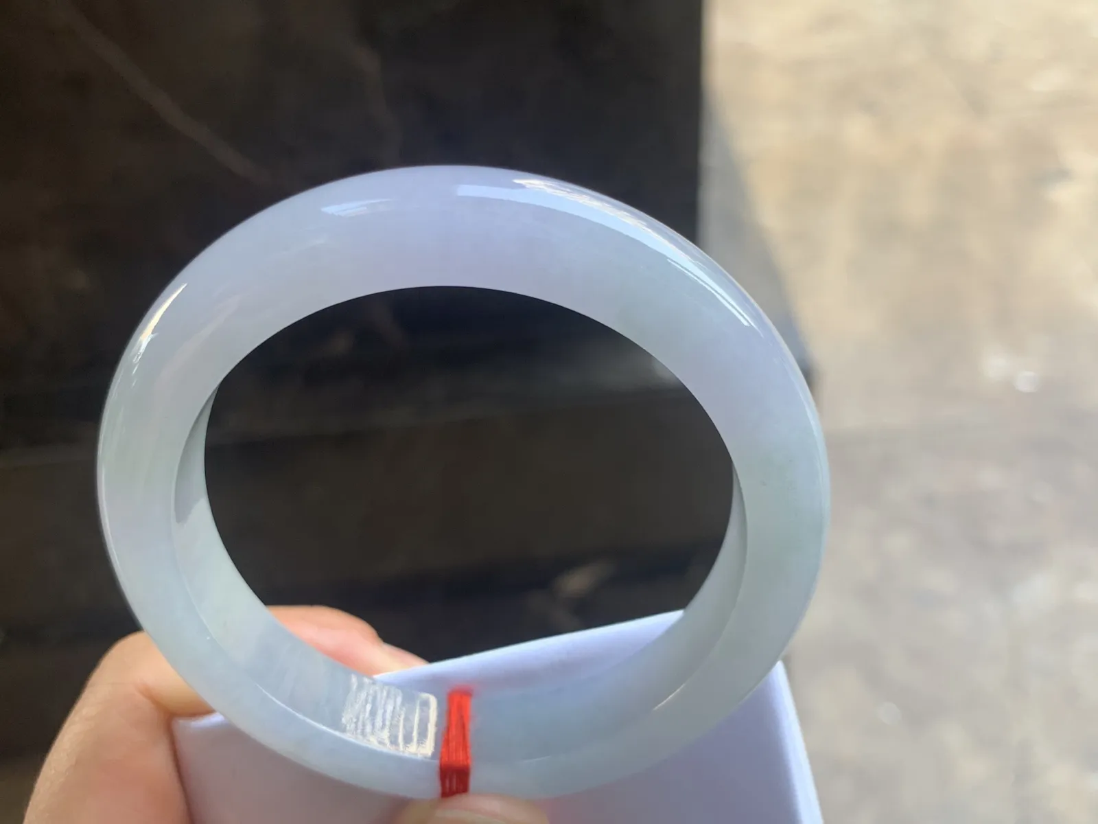 57.5-11.8-9mm
春色手镯 底子细腻 水润 颜色漂亮