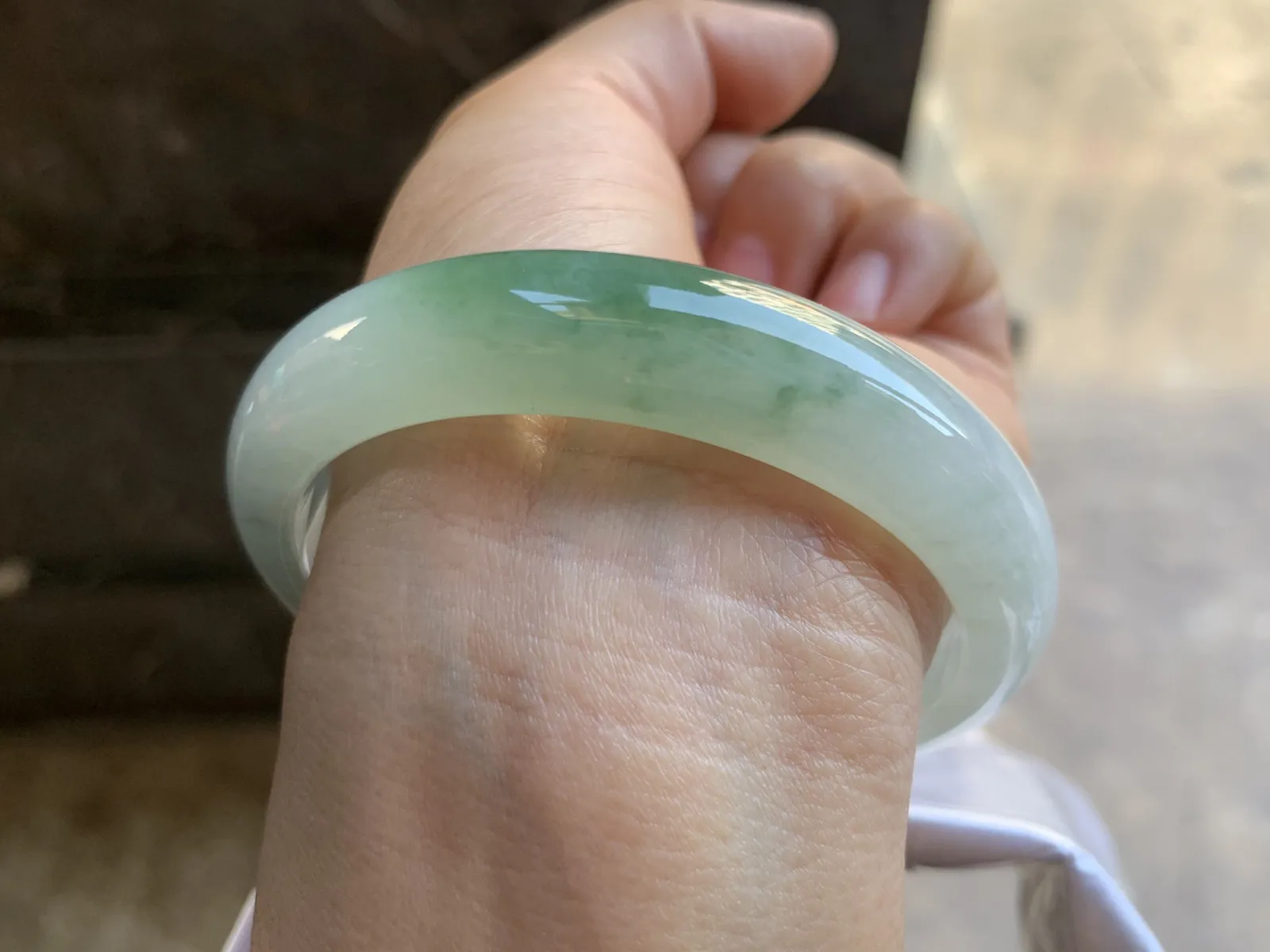 59.5-13-7.8mm
冰种飘花手镯 底子细腻 水润