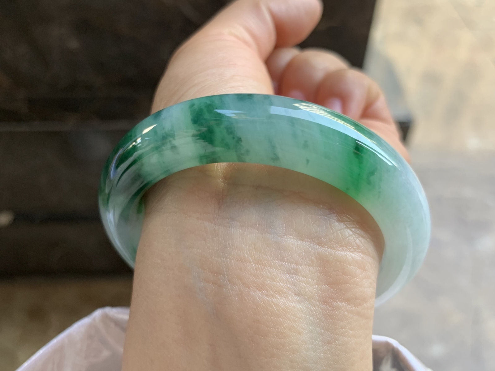 55-13.2-9.3mm
带色手镯 底子细腻 颜色漂亮 条形优秀