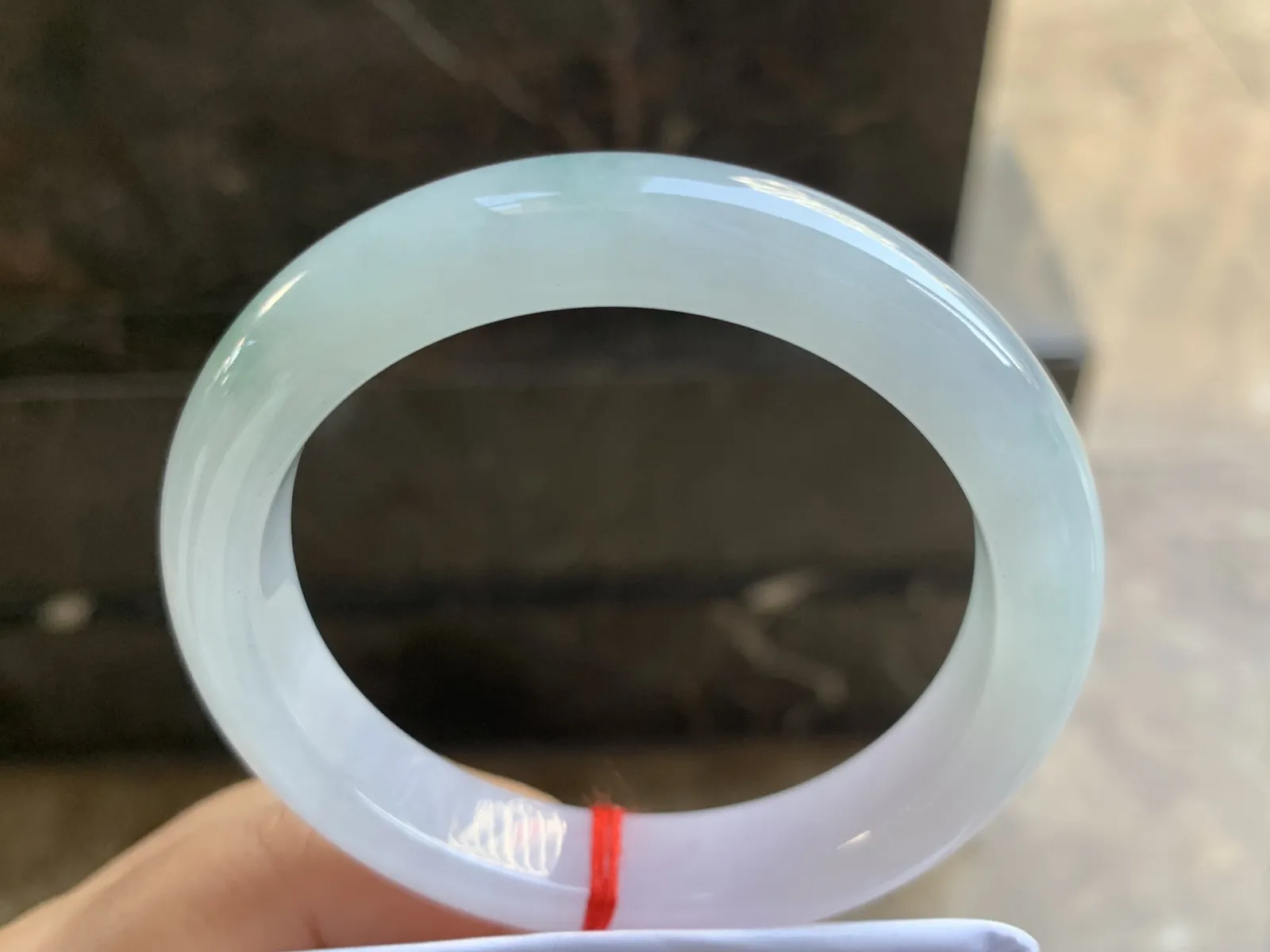 56-11.2-8.2mm
糯冰带底色手镯 底子细腻 水润 清爽