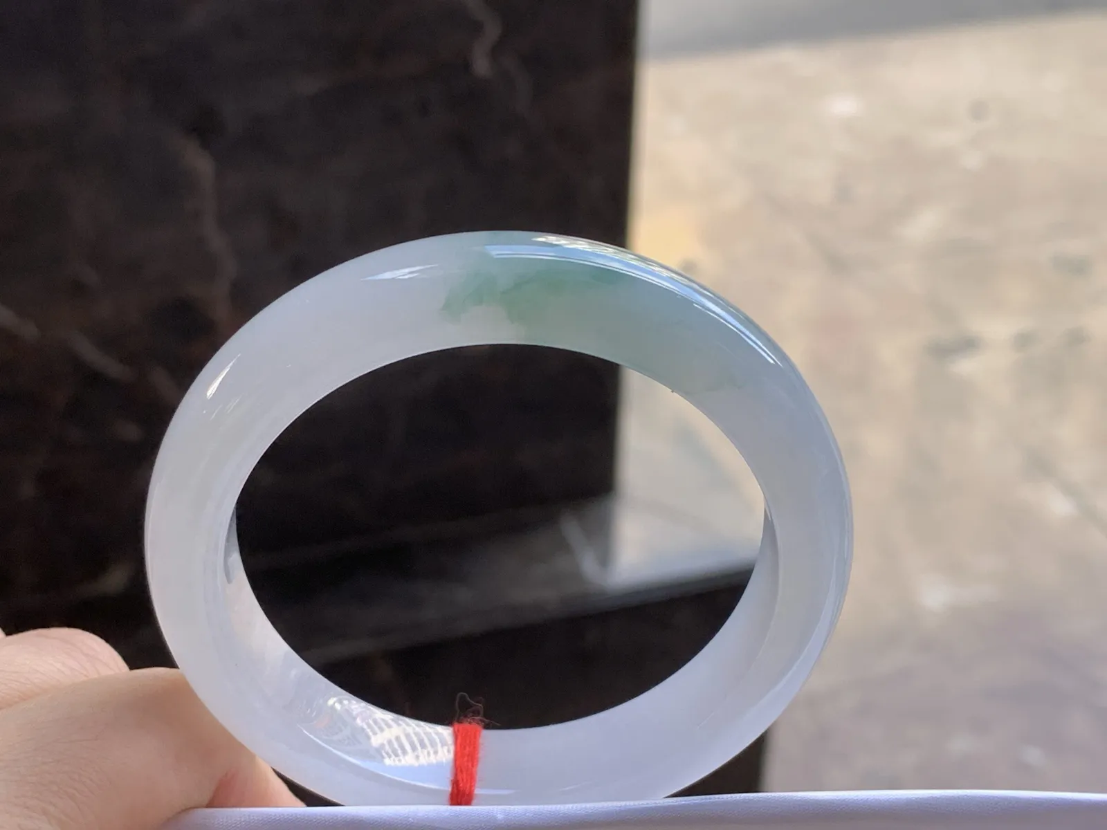 56.5-12.5-8.6

糯种飘花手镯^_^
种好水润