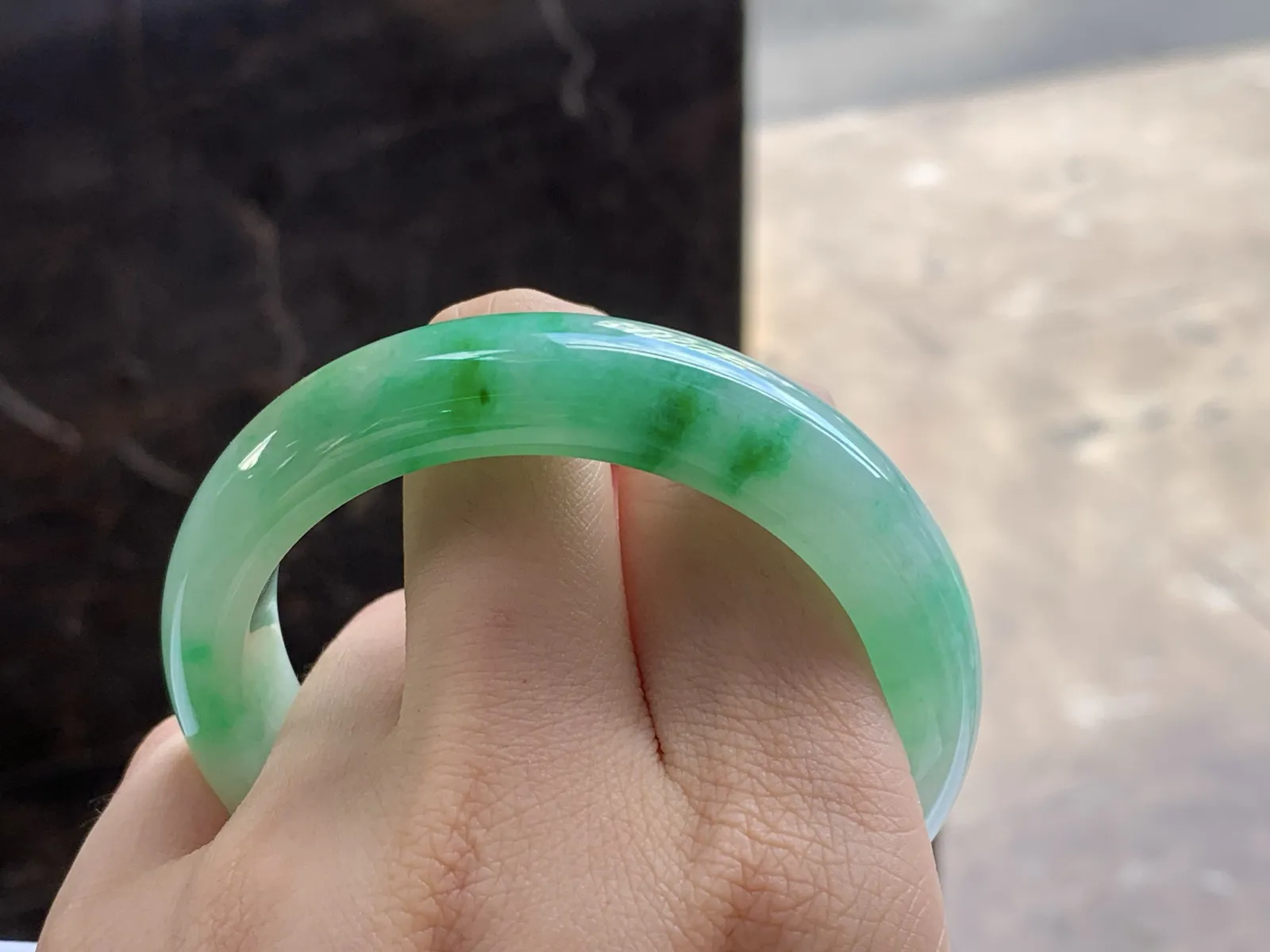 53-12.4-8.4

黄加绿手镯^_^ 颜色漂亮独特