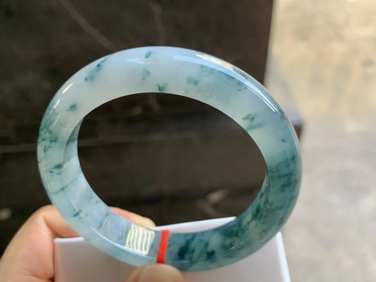 56-12.8-8.6mm
冰种蓝花手镯 水润光泽 花色漂亮