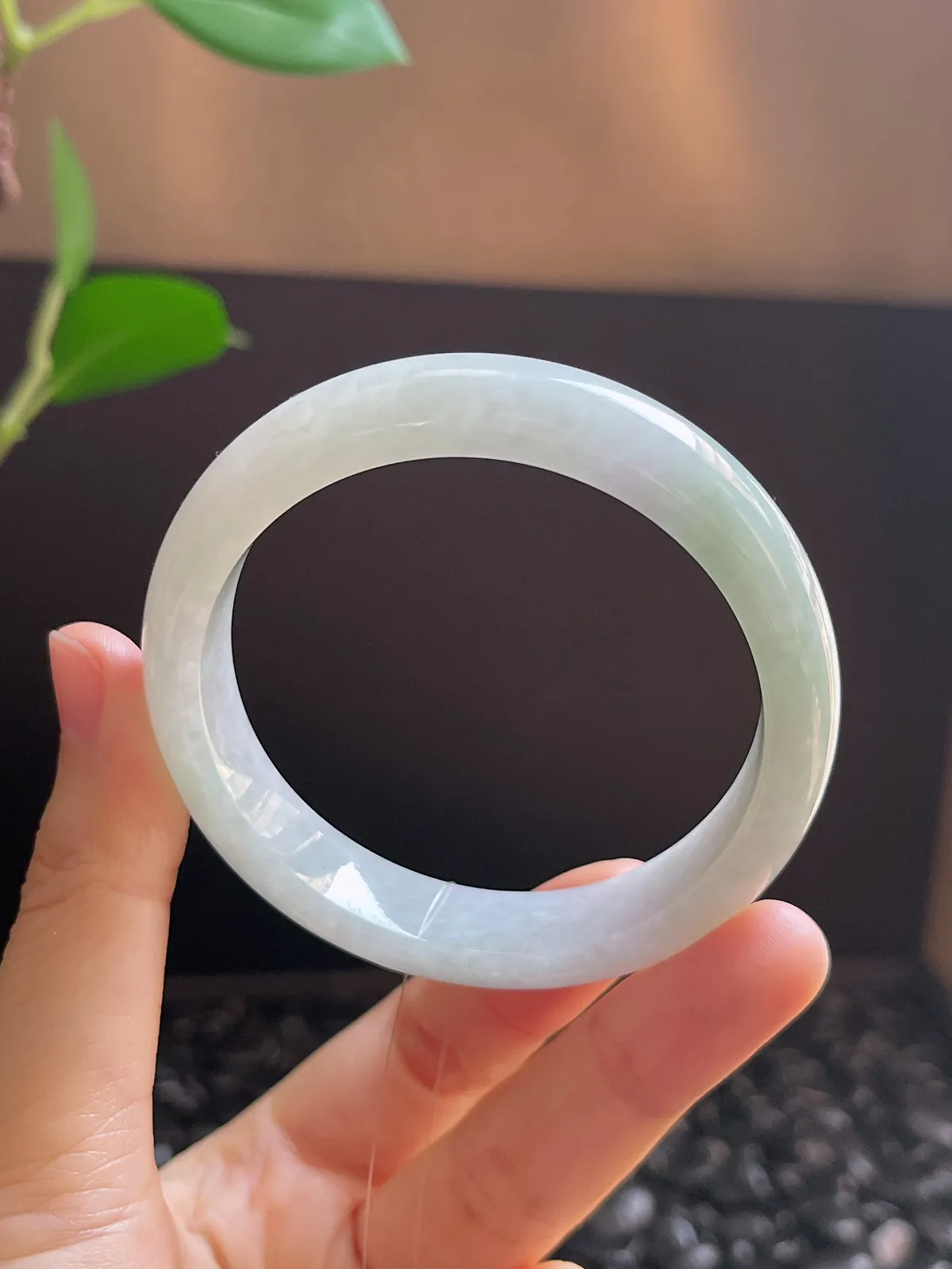 正圈53.4圈口，翡翠糯化种淡绿色手镯