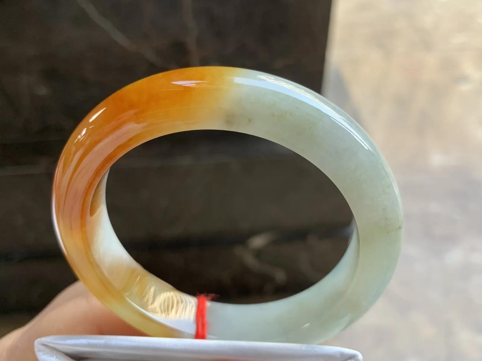 58-12.6-9.5mm
黄翡手镯 底子细腻 颜色艳丽