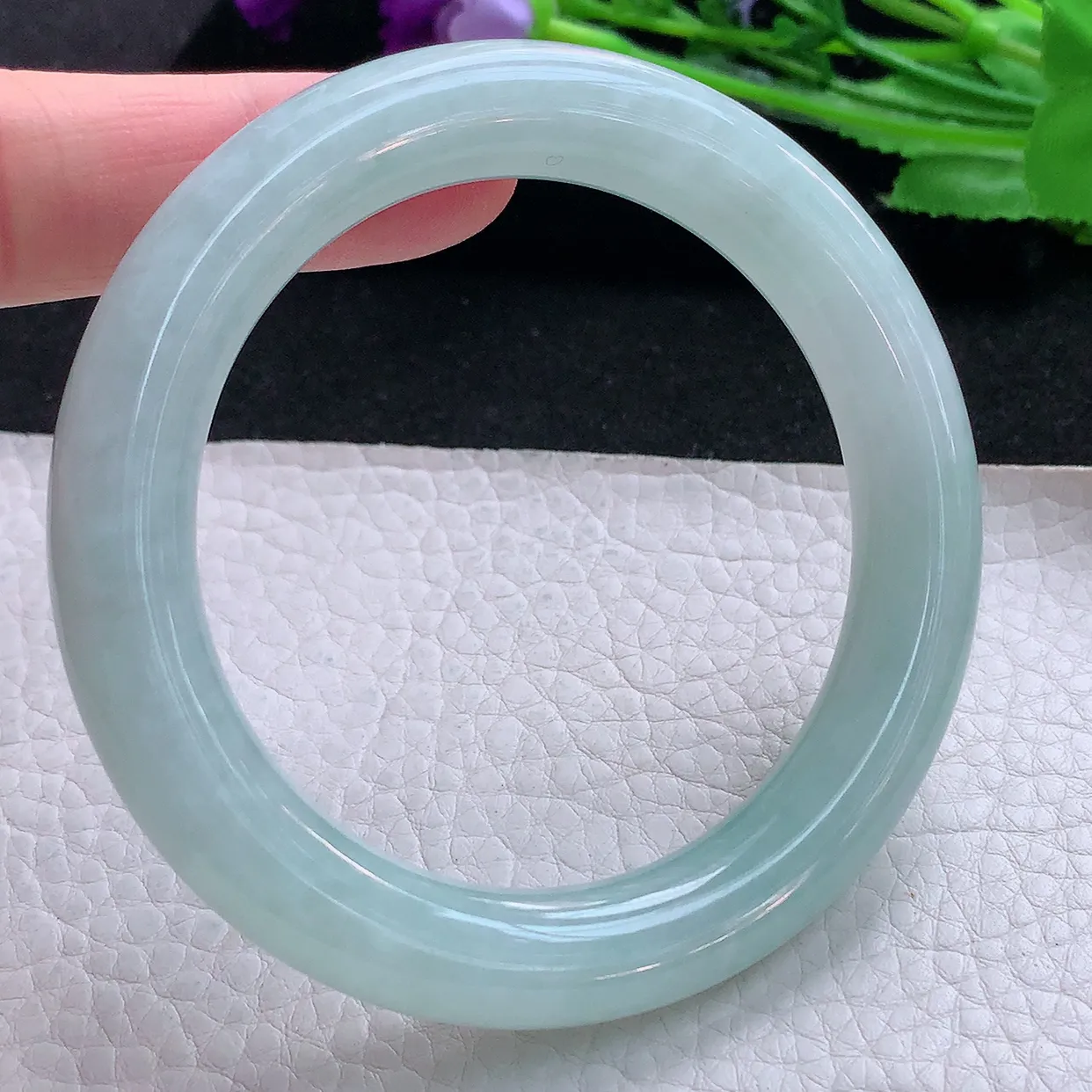 ee自然光56*11*10.7美人镯 缅甸翡翠A货玉手镯飘花水润圆条玉手环