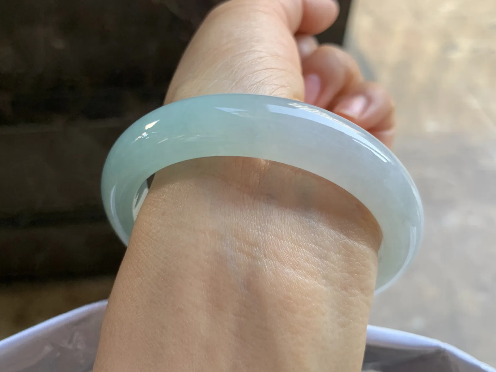 56-12.5-8.5mm
冰种晴水手镯 水润光泽 清新