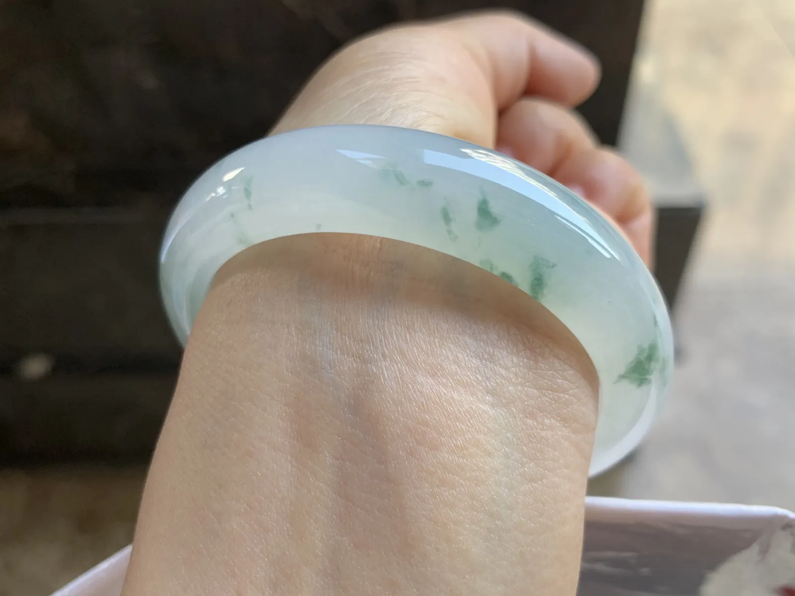 53-13-8.2mm
冰种飘花手镯 水润光泽 清爽