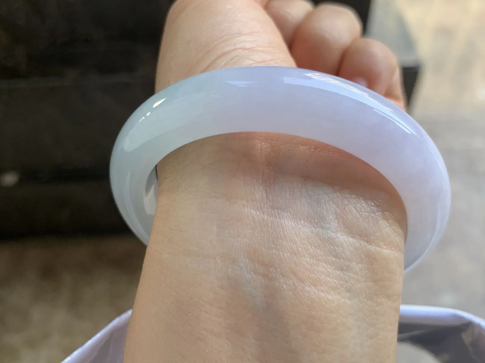 56-11.2-8.2mm
糯冰带底色手镯 底子细腻 水润 清爽