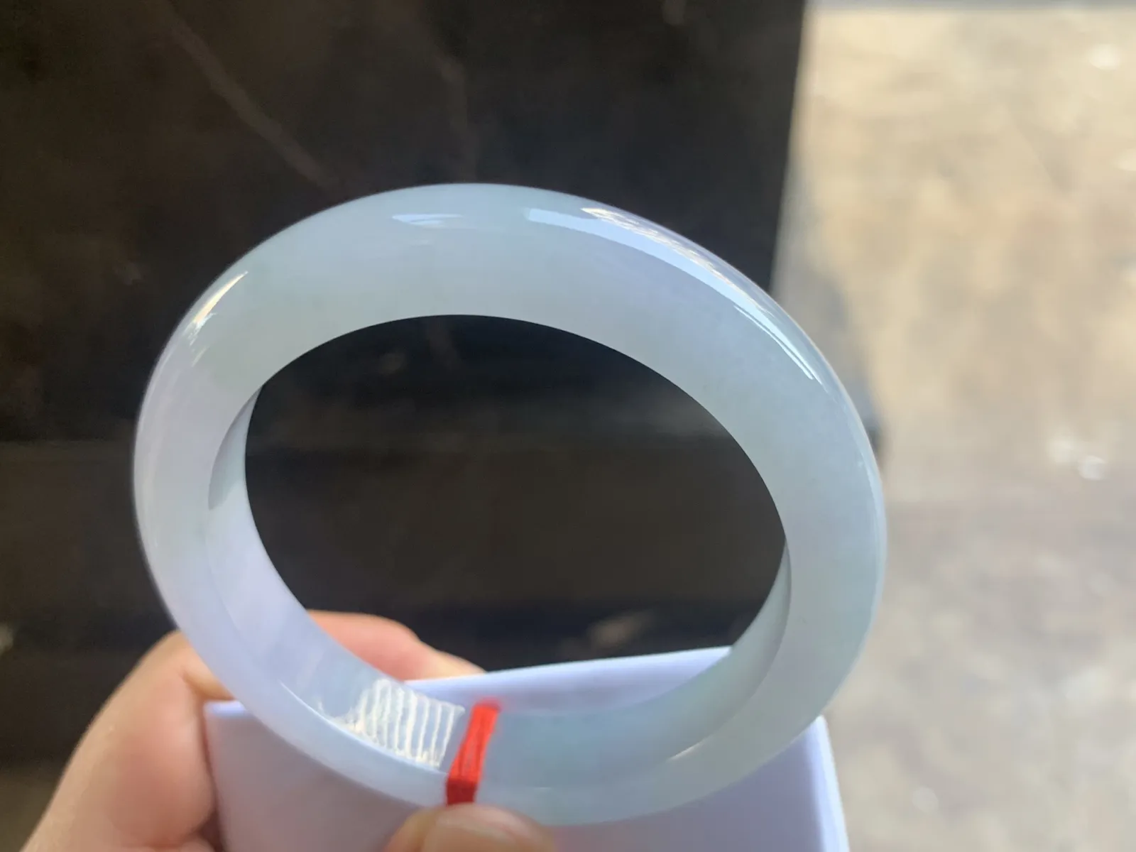 57.5-11.8-9mm
春色手镯 底子细腻 水润 颜色漂亮