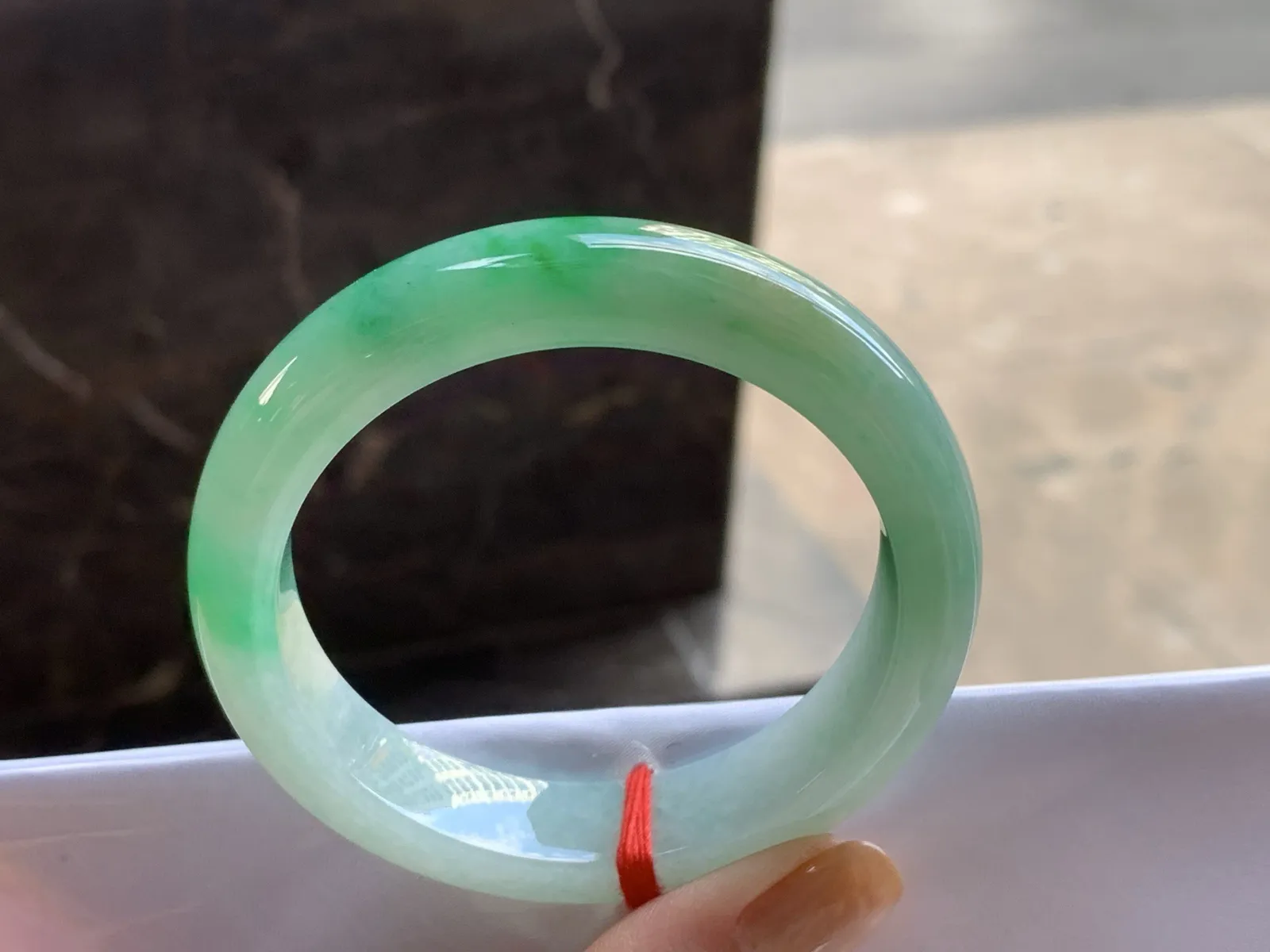 53-12.4-8.4

黄加绿手镯^_^ 颜色漂亮独特