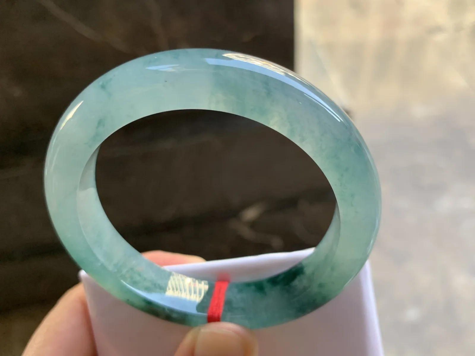 54-11.6-8.7mm
冰种蓝花手镯 水润光泽 花色漂亮