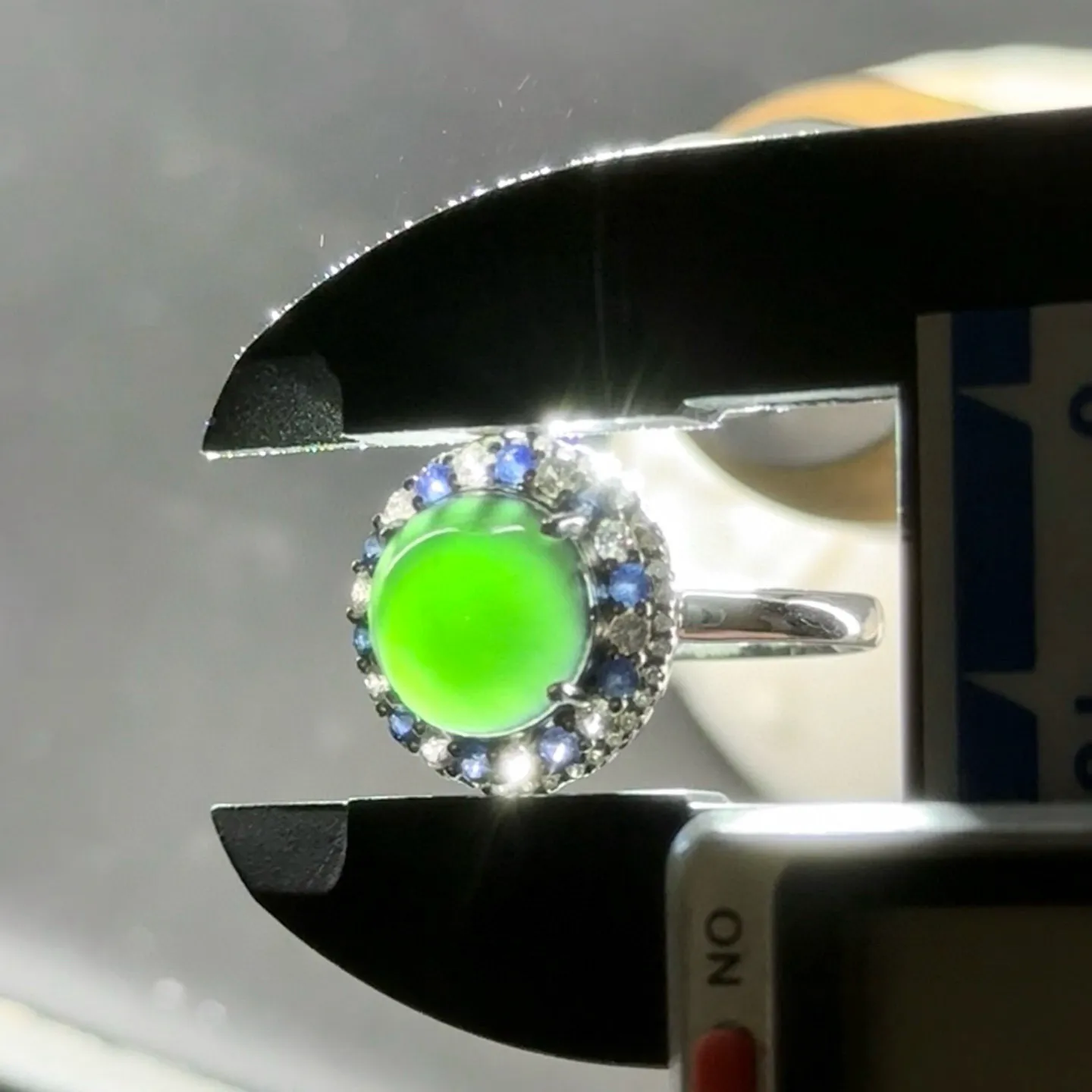 精品18k墨翠蛋面女戒 种好色正黑度极好 打灯通透 油性十足 尺寸13.5