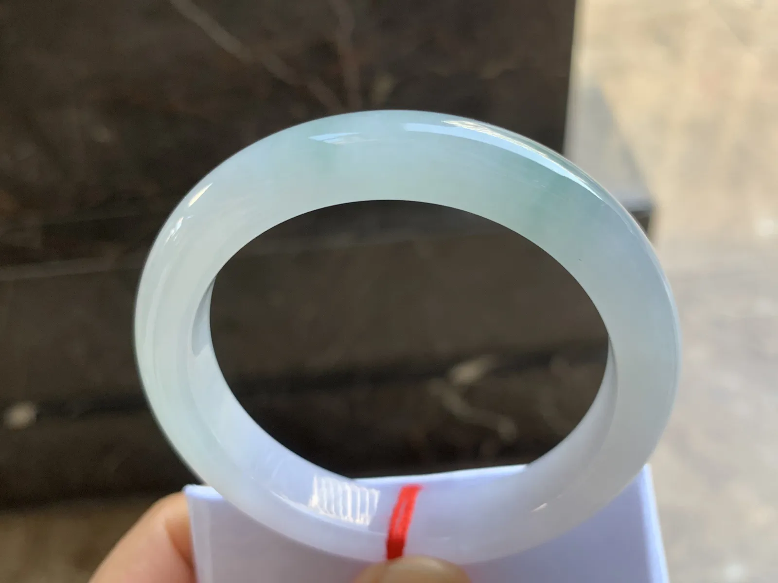 56-11.2-8.2mm
糯冰带底色手镯 底子细腻 水润 清爽