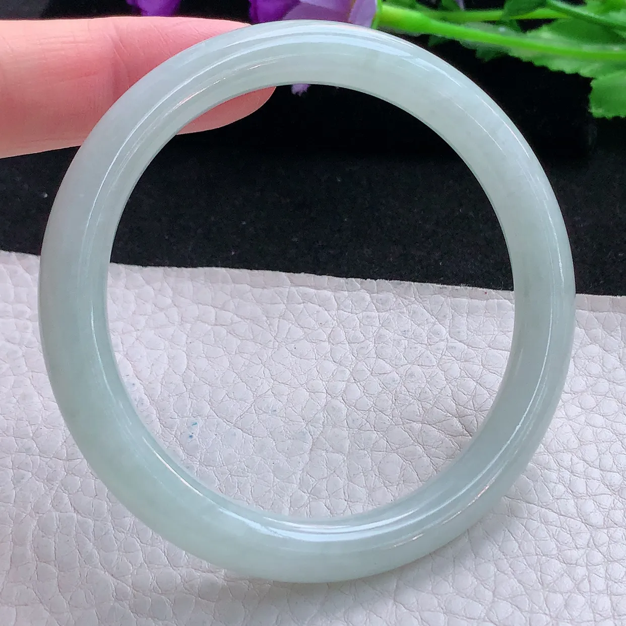 z自然光58*8.8*8.4美人镯 缅甸翡翠A货玉手镯浅绿水润圆条叮当镯