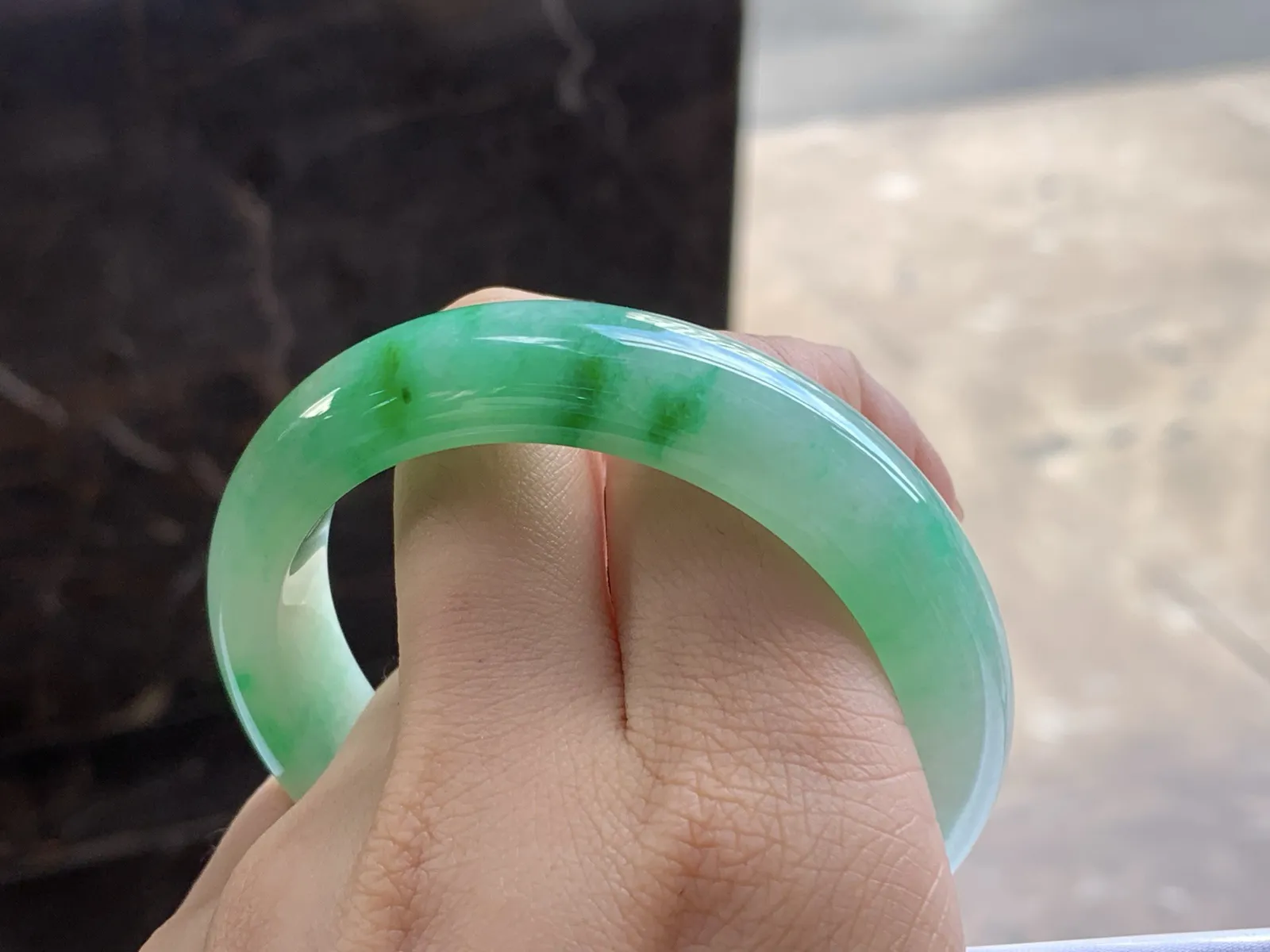 53-12.4-8.4

黄加绿手镯^_^ 颜色漂亮独特